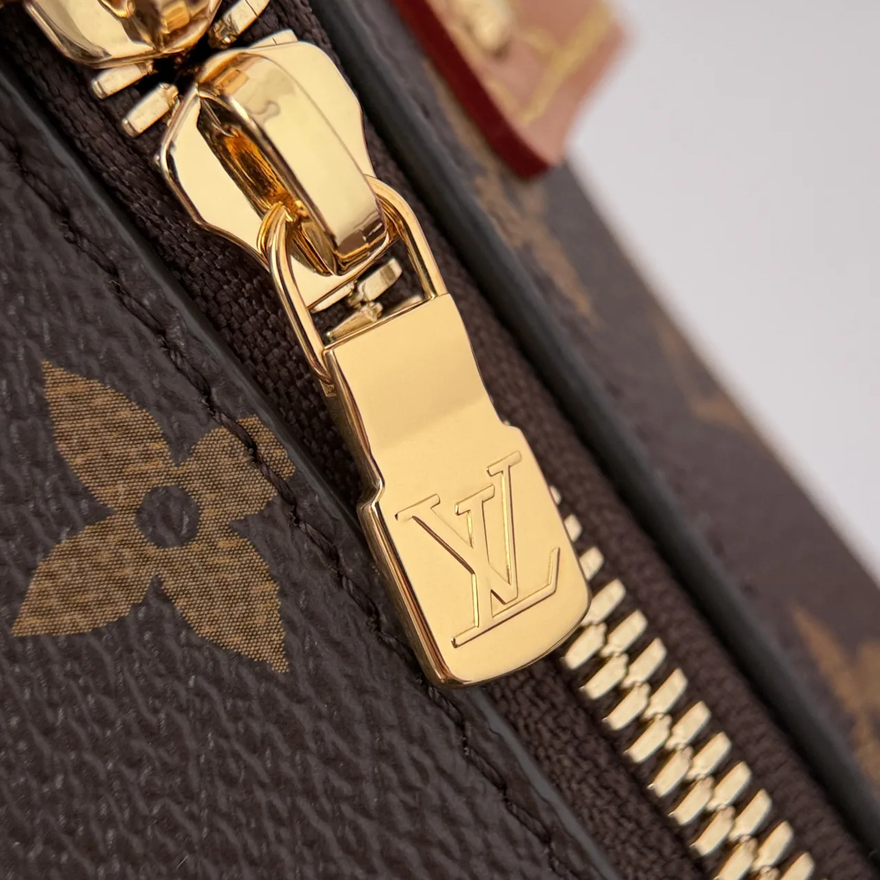 Women's Classic Handbags LOUIS VUITTON 17973920