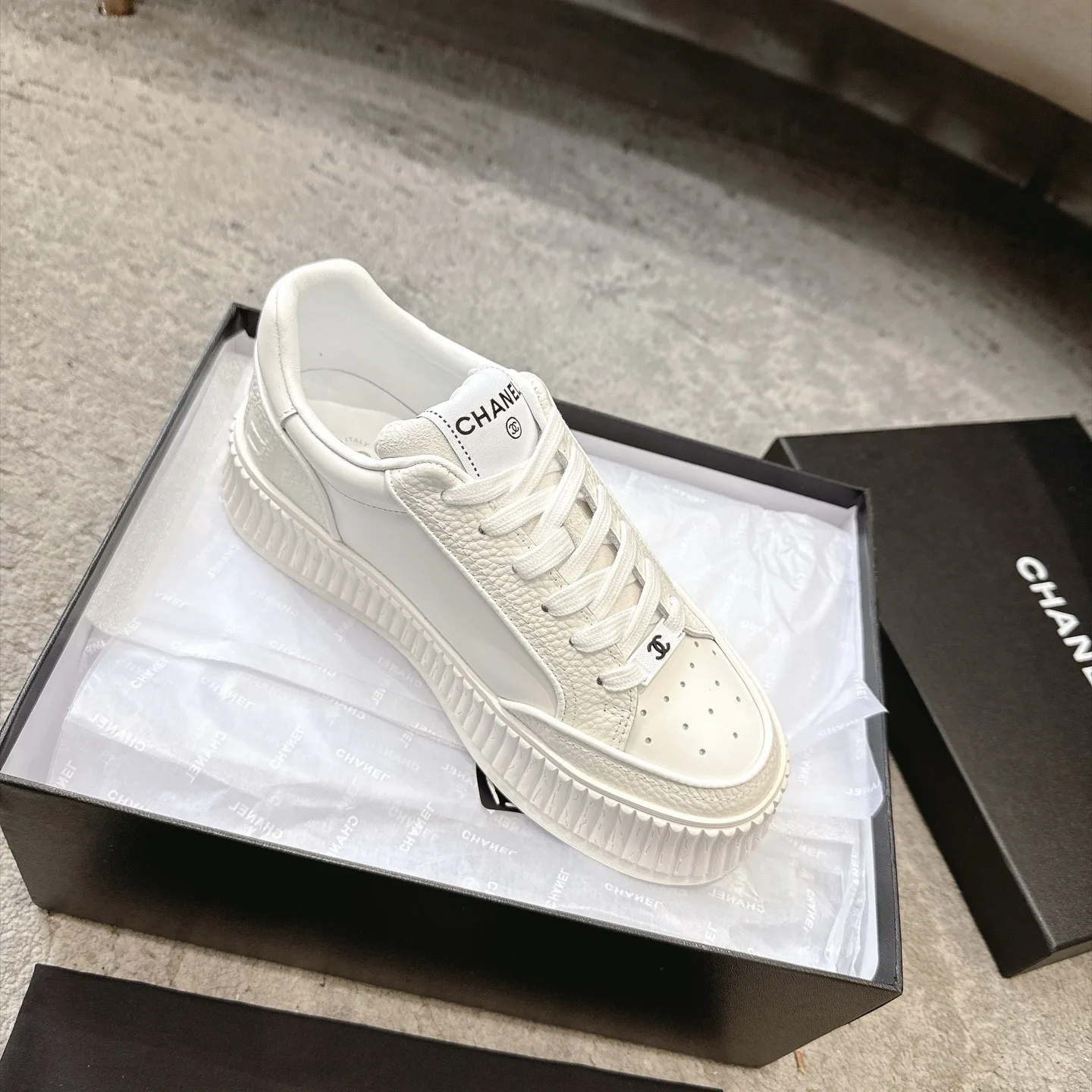 Women's Sneakers CHANEL 17933399