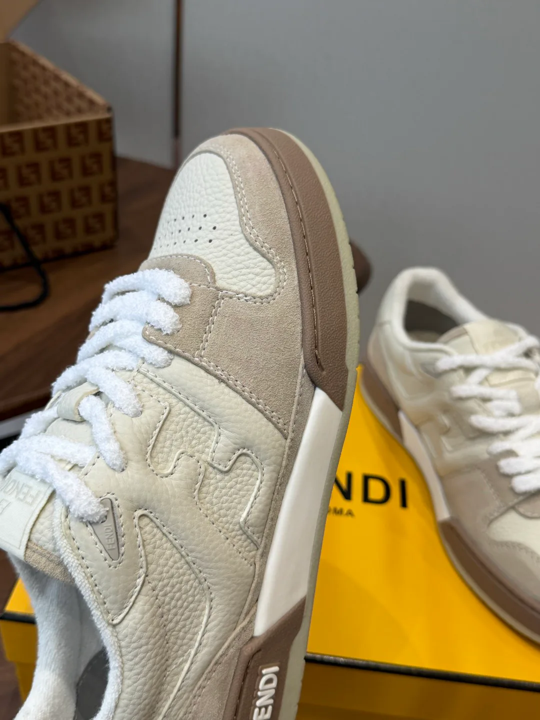 Women's Sneakers FENDI 17908427