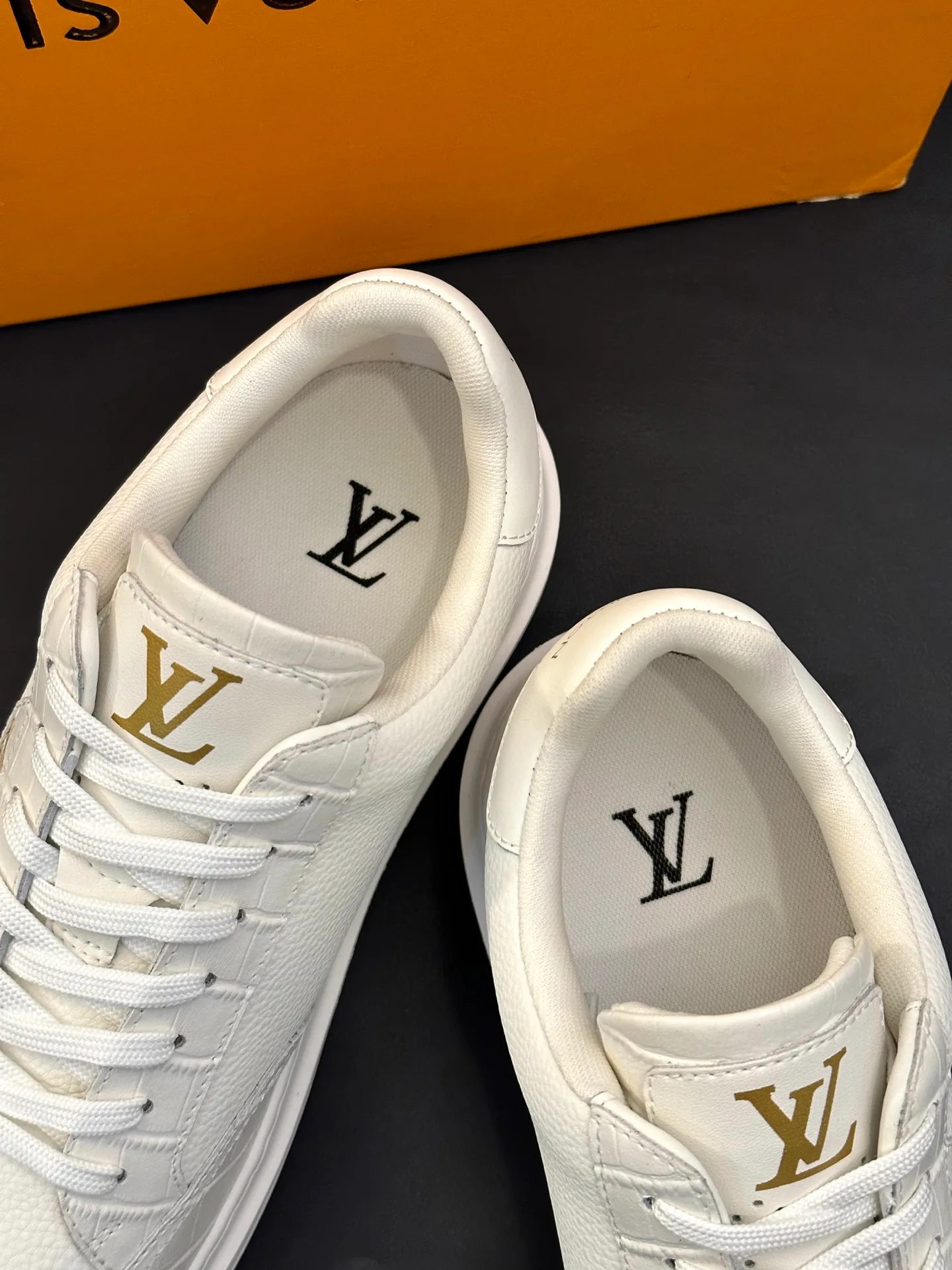 Кроссовки Мужские Louis Vuitton 18586716