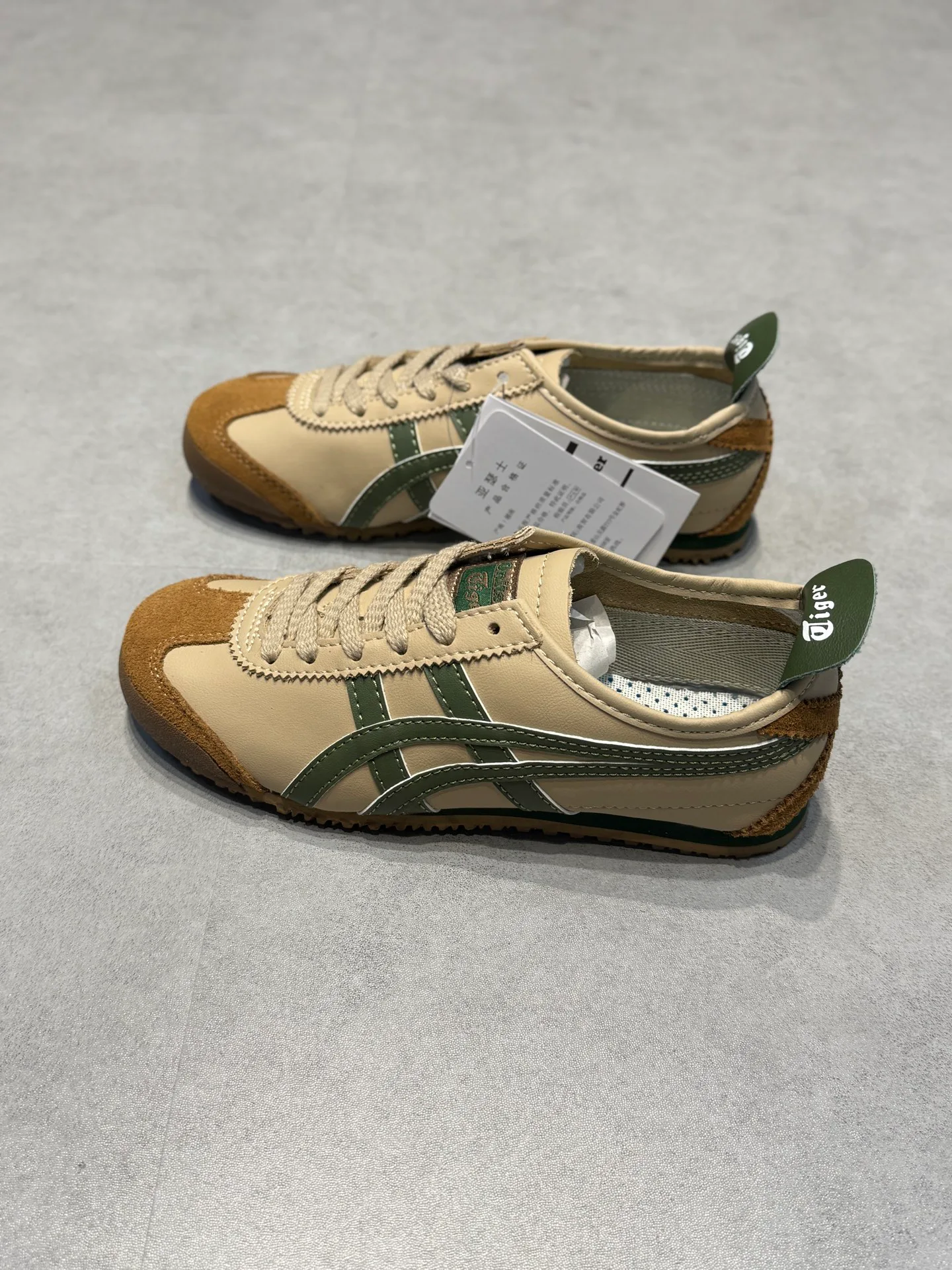Women's Sneakers ASICS 18192628