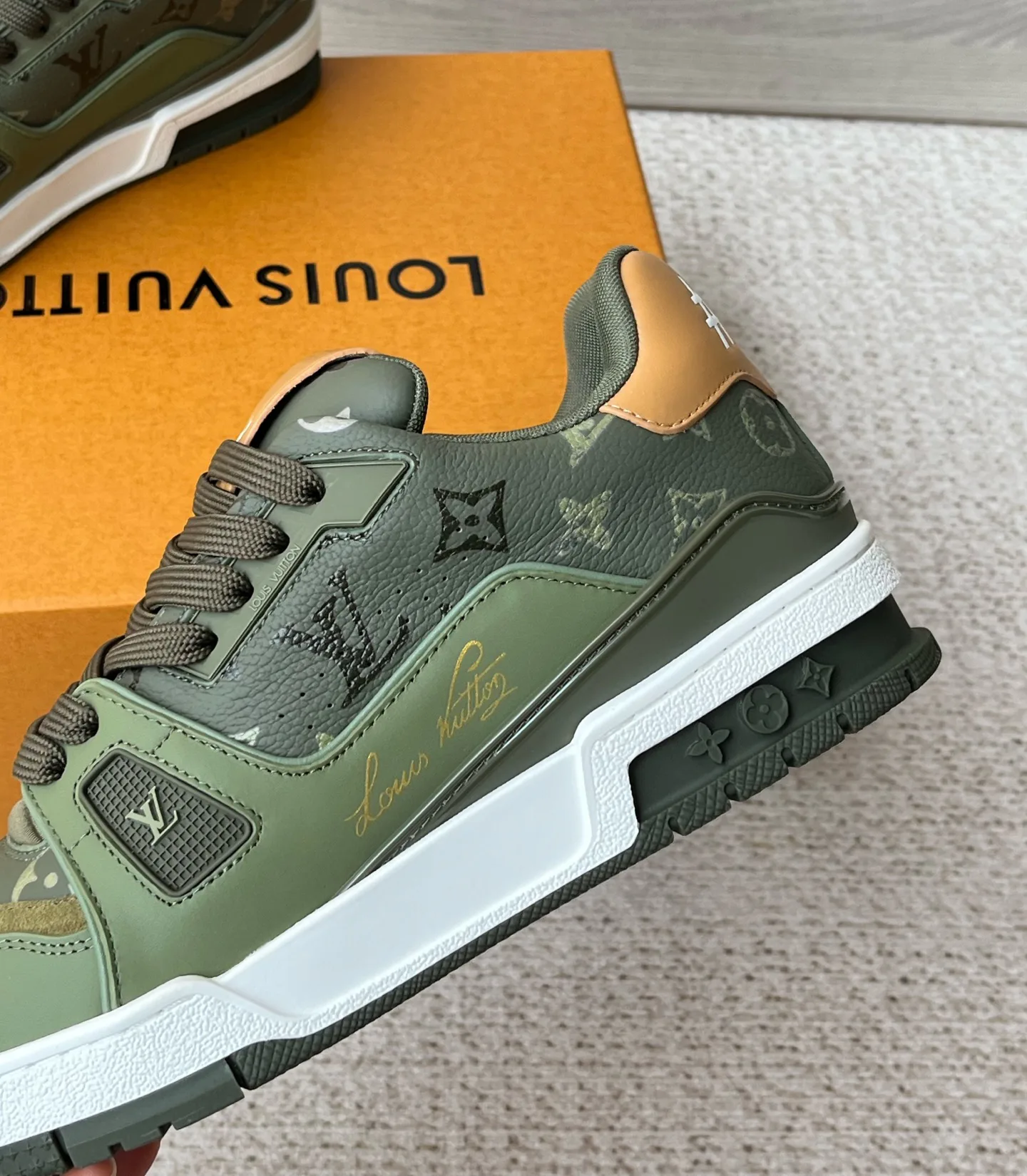 Men's Sneakers LOUIS VUITTON 17972121