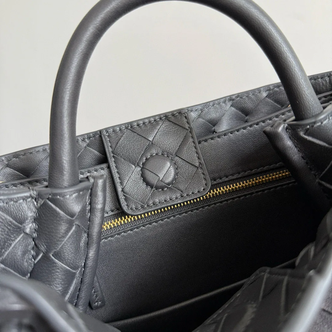 Women's Classic Handbags BOTTEGA VENETA 17894772
