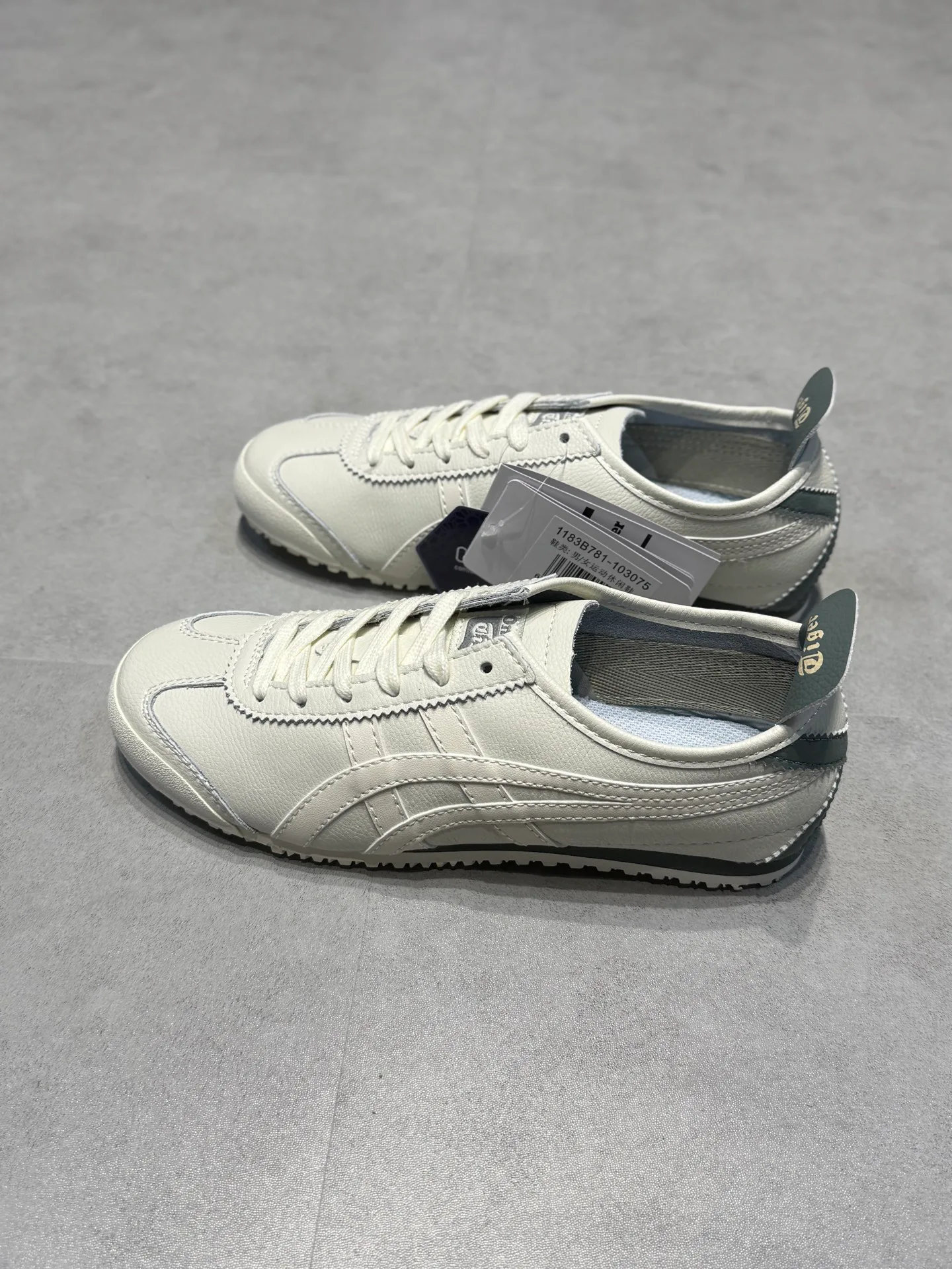 Women's Sneakers ASICS 18192627