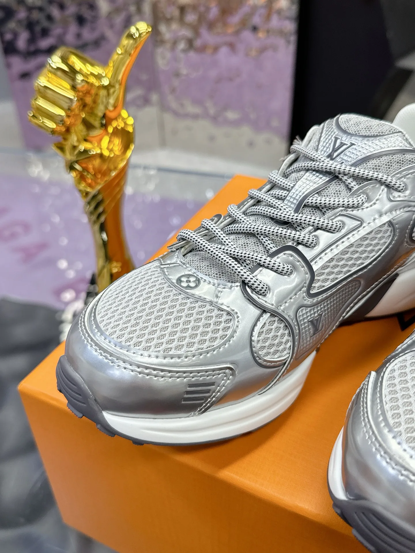 Women's Sneakers LOUIS VUITTON 17530430