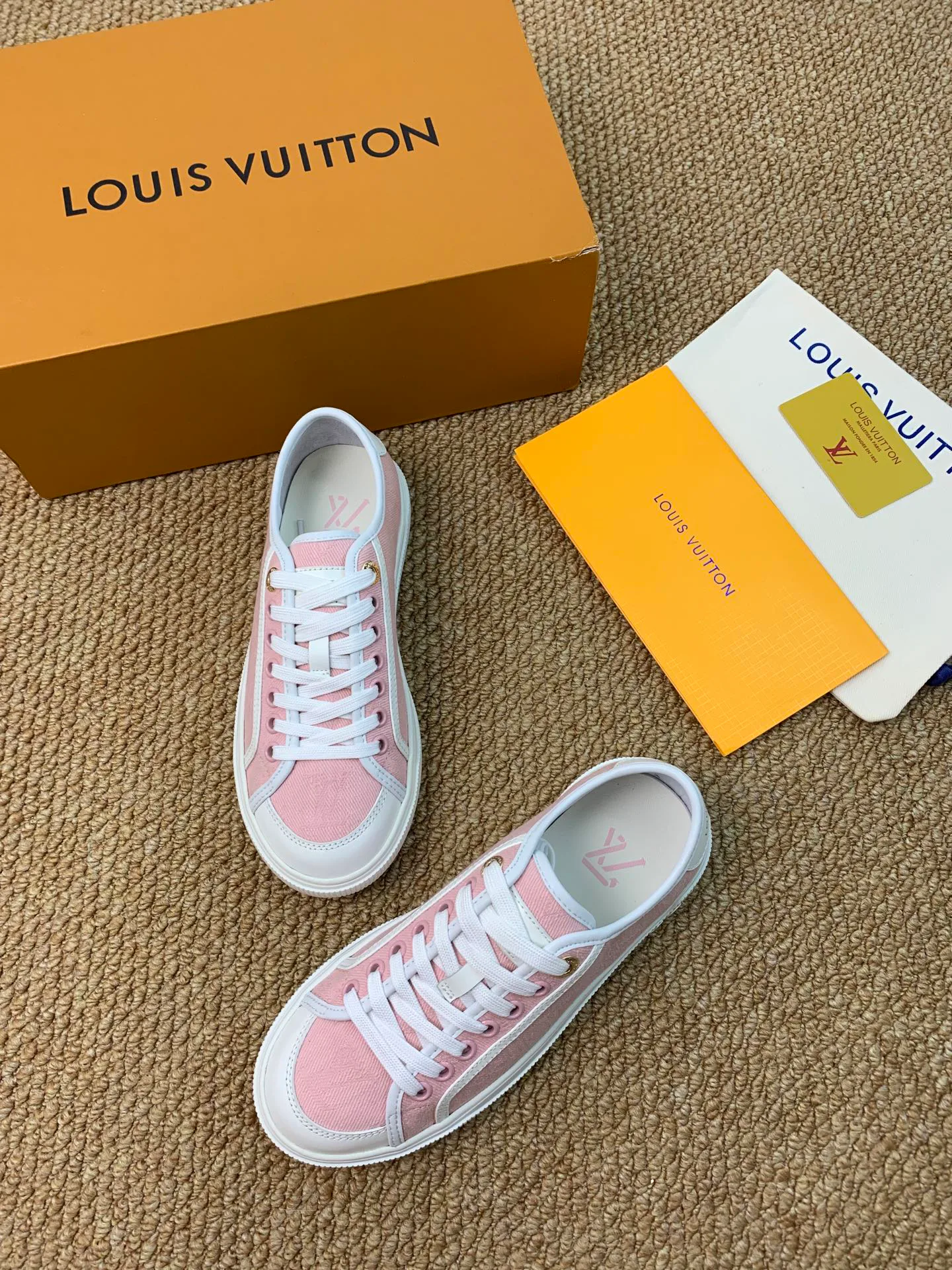 Women's Sneakers LOUIS VUITTON 17545206