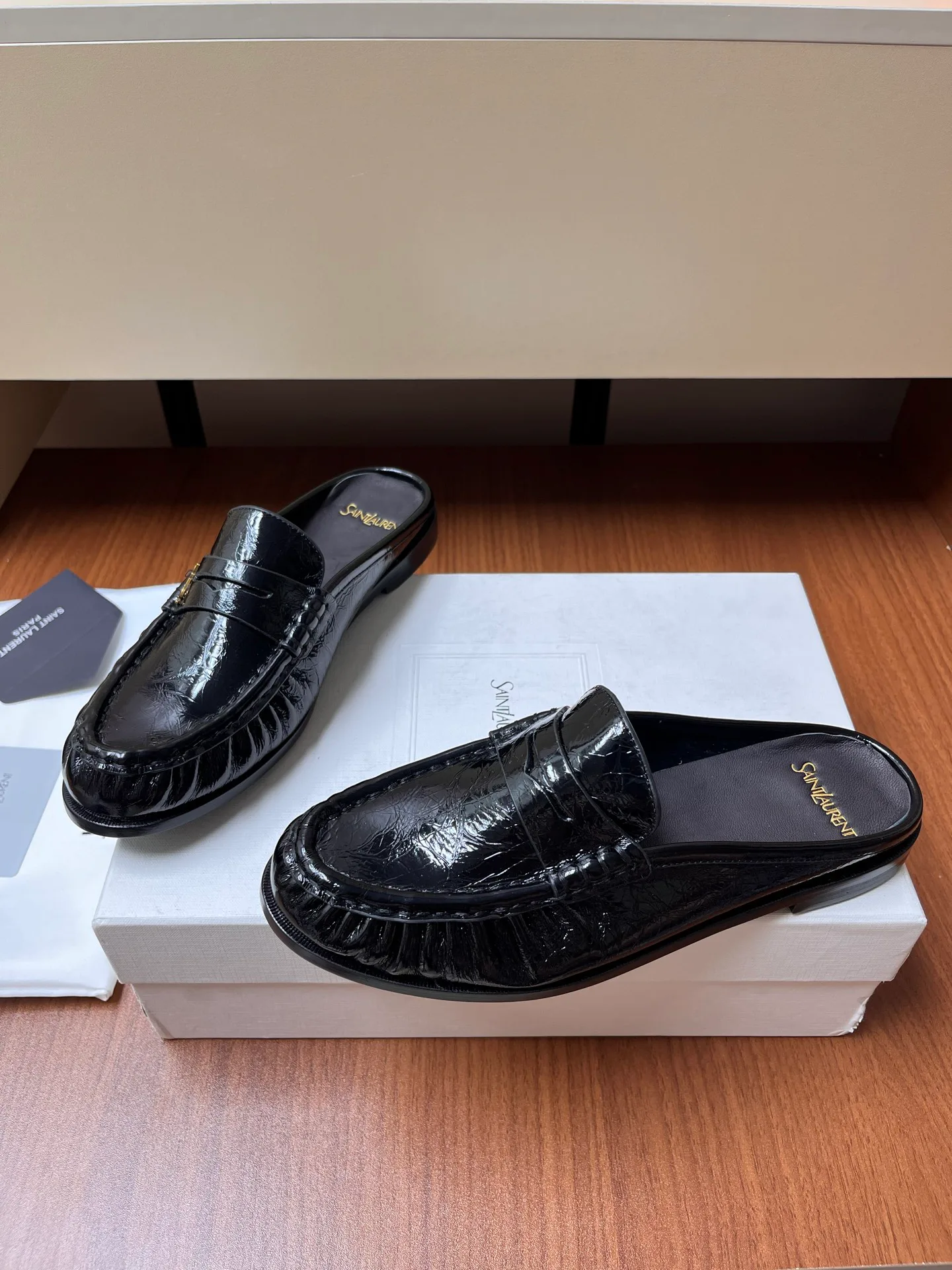 Women's Loafers And Moccasins SAINT LAURENT 18037895