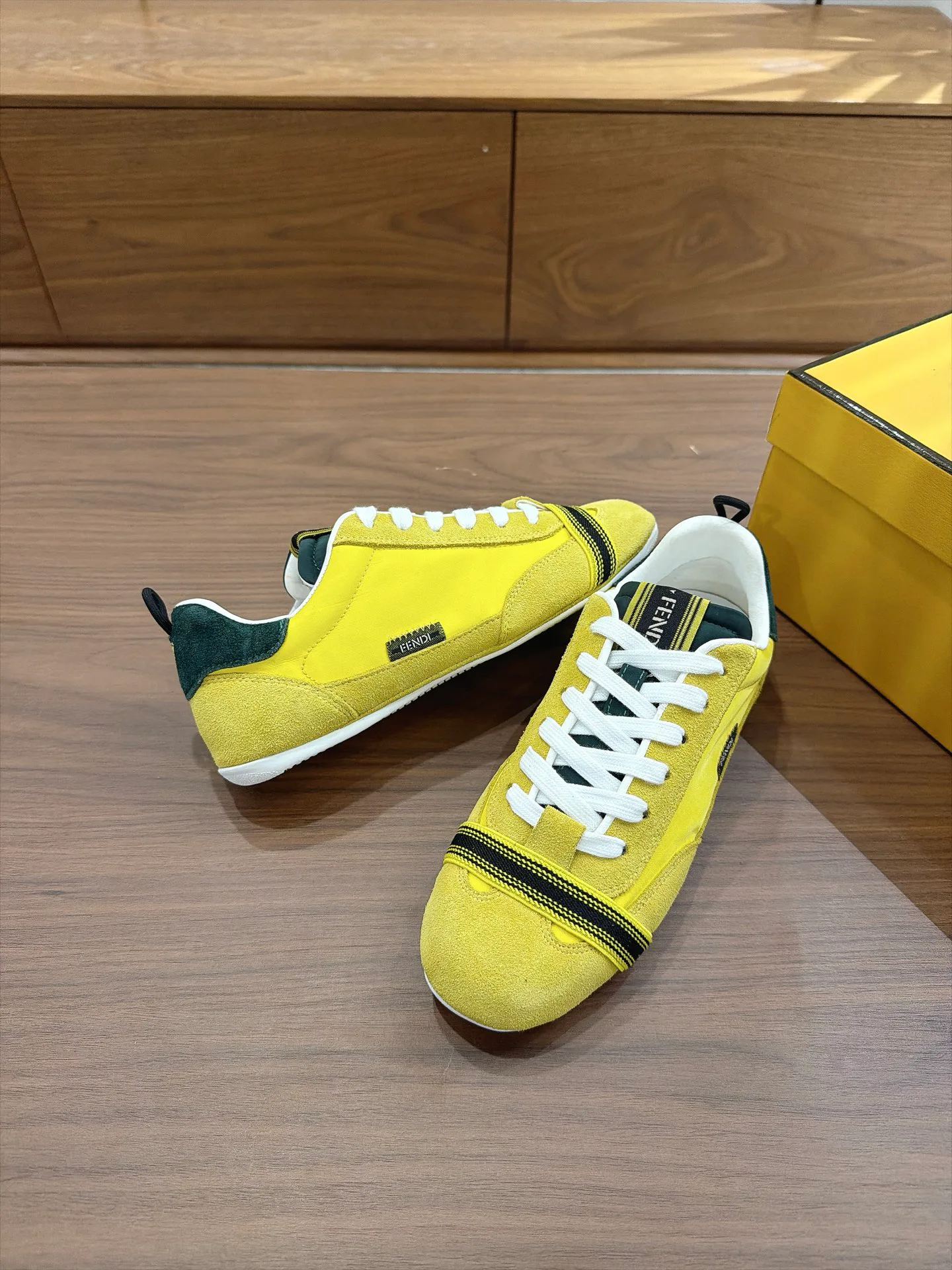 Women's Sneakers FENDI 18373647