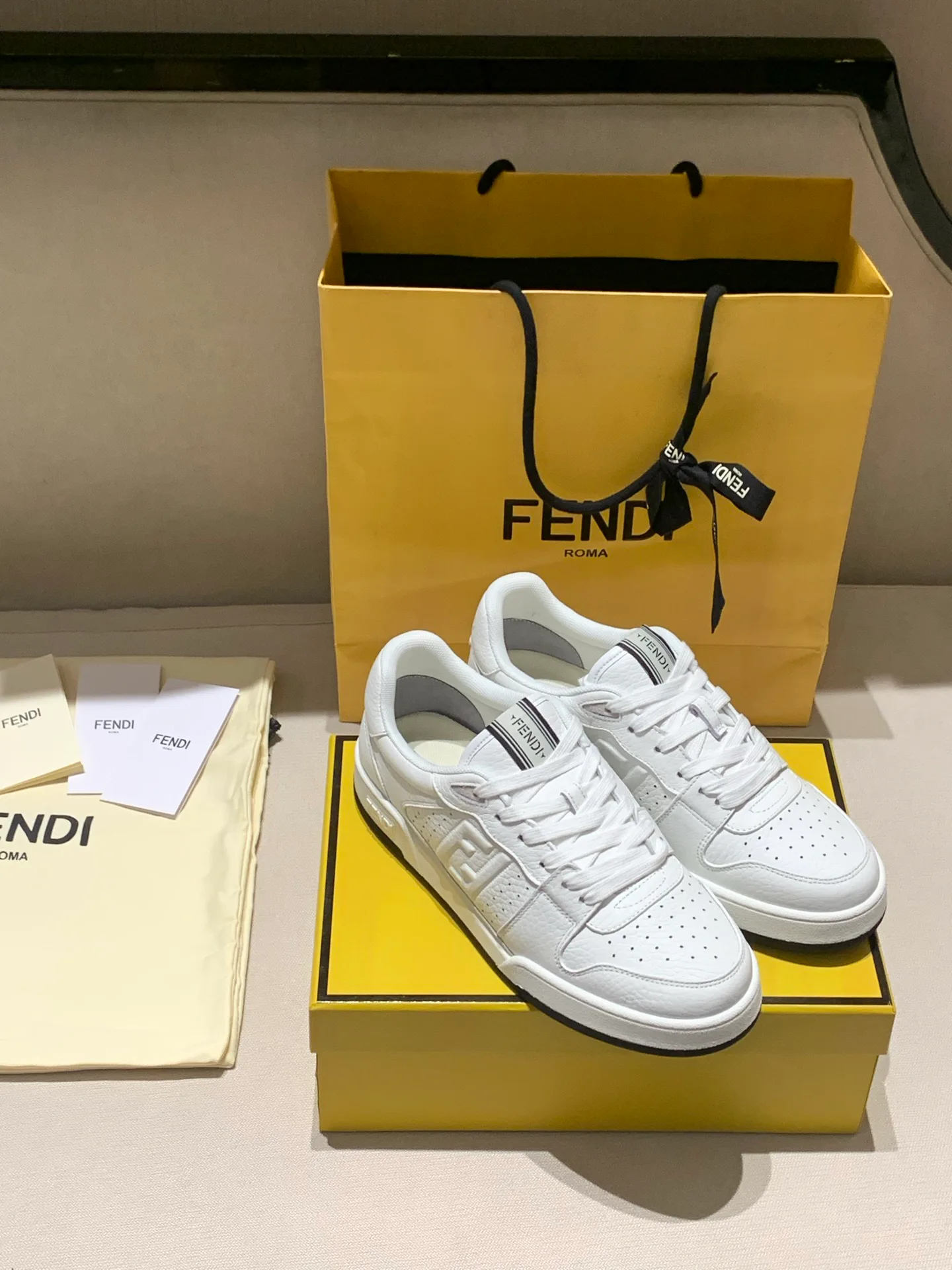 Women's Sneakers FENDI 18228115