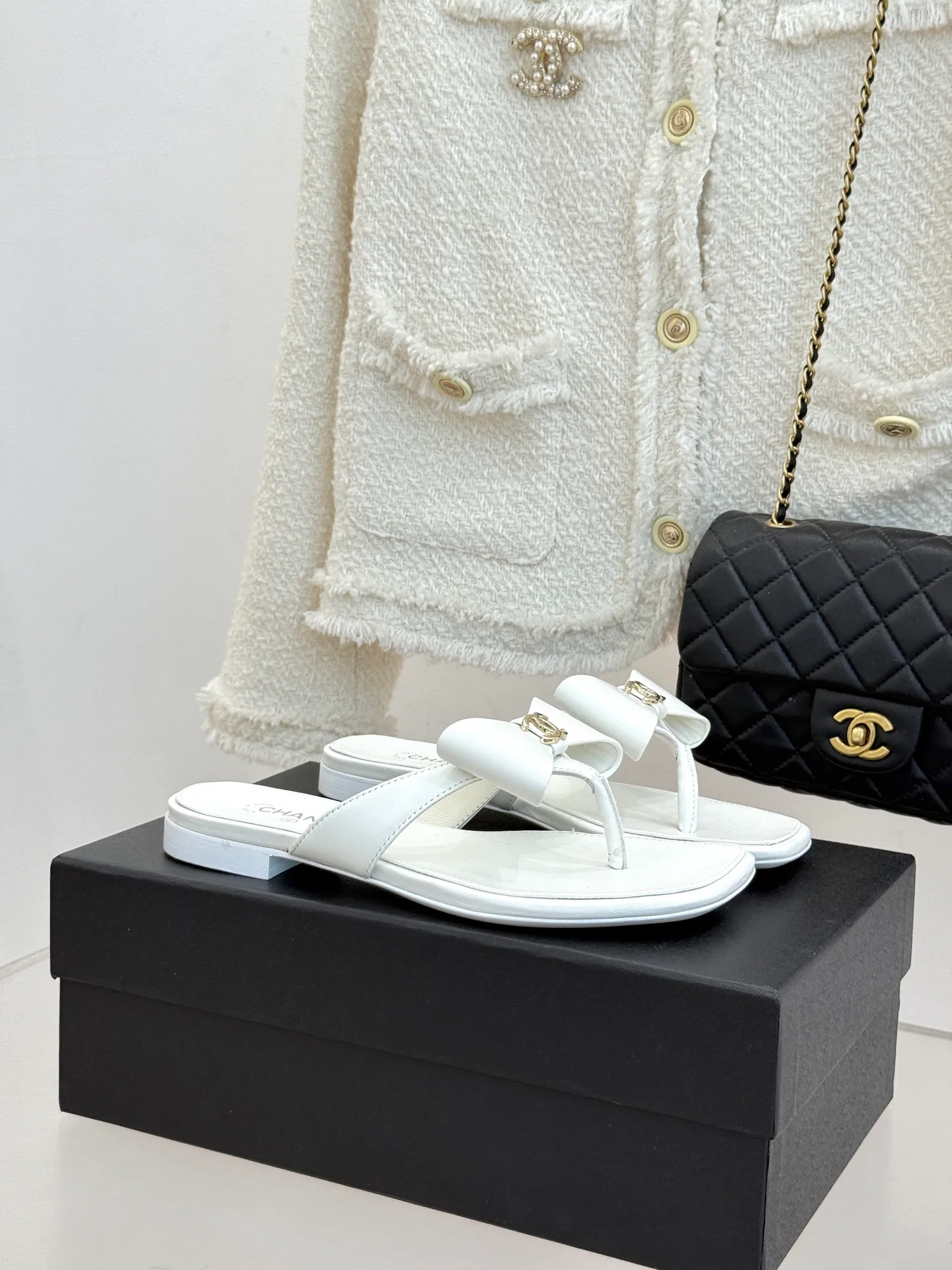 Women's Flip-Flops CHANEL 16965746
