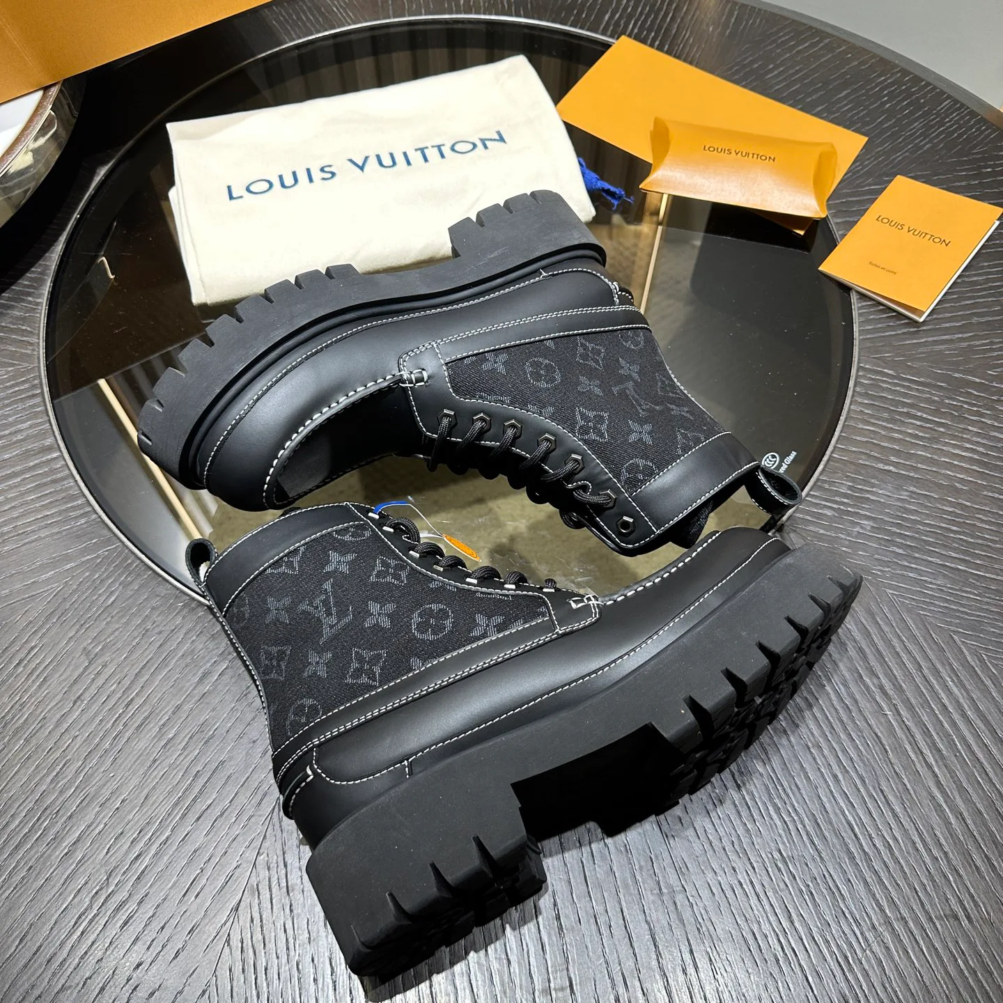 Men's Ankle Boots LOUIS VUITTON 18191624