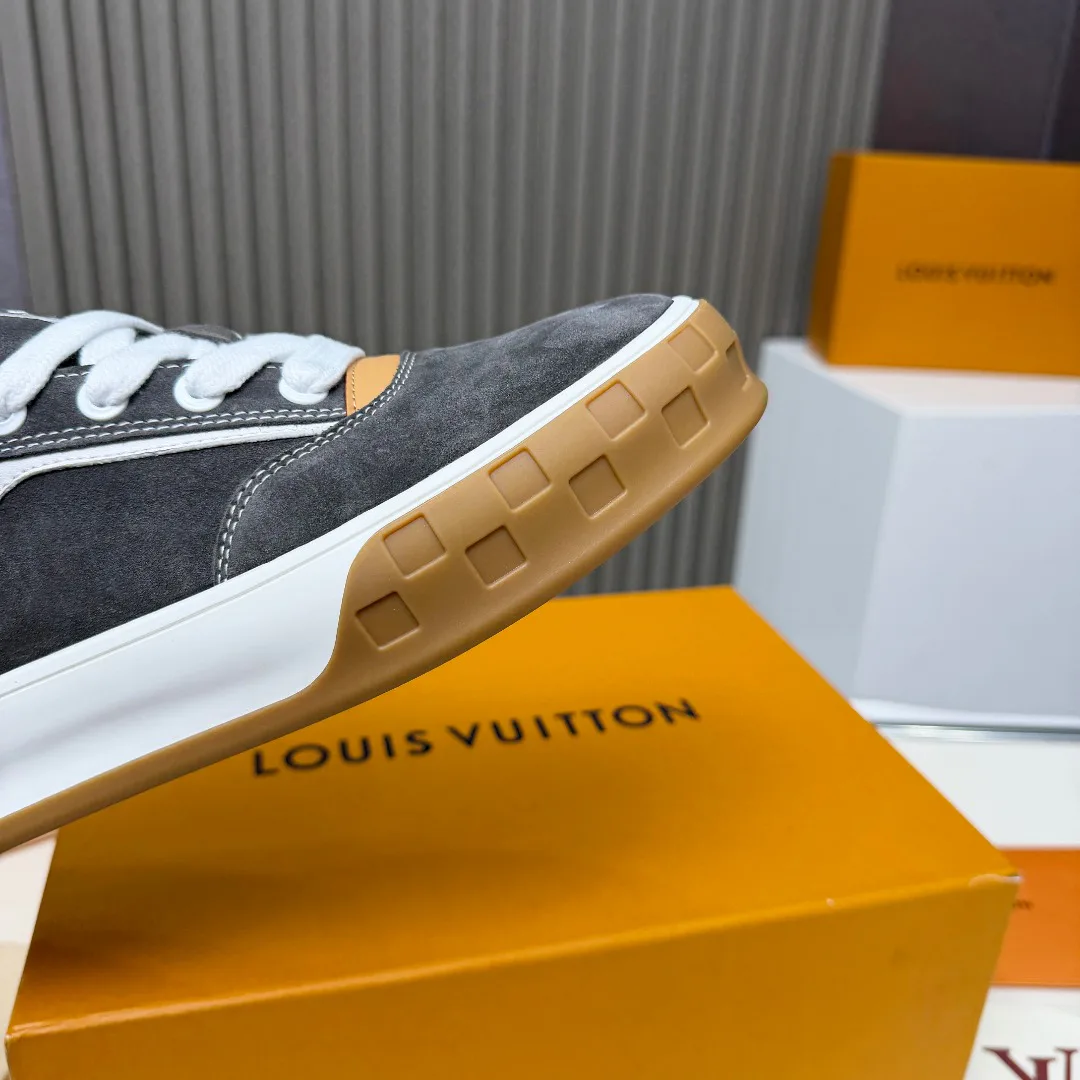 Men's Sneakers LOUIS VUITTON 18265134