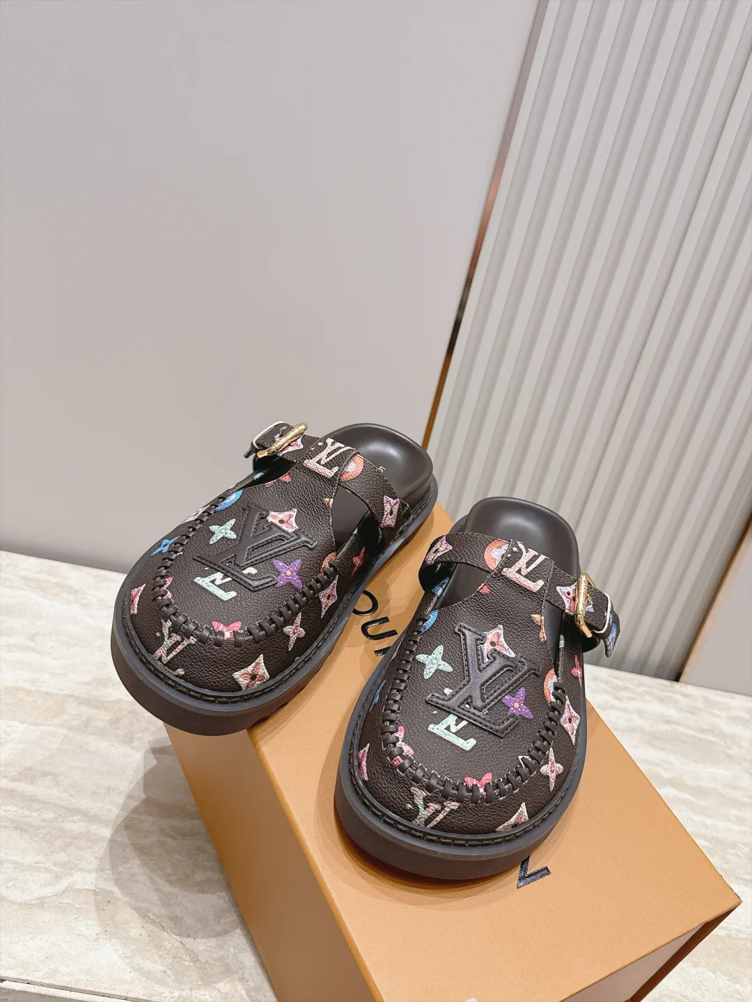 Women's Mules And Clogs LOUIS VUITTON 18187127