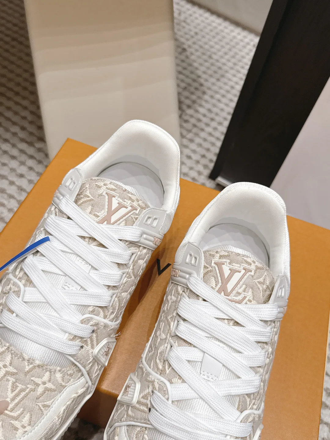 Women's Sneakers LOUIS VUITTON 17657685