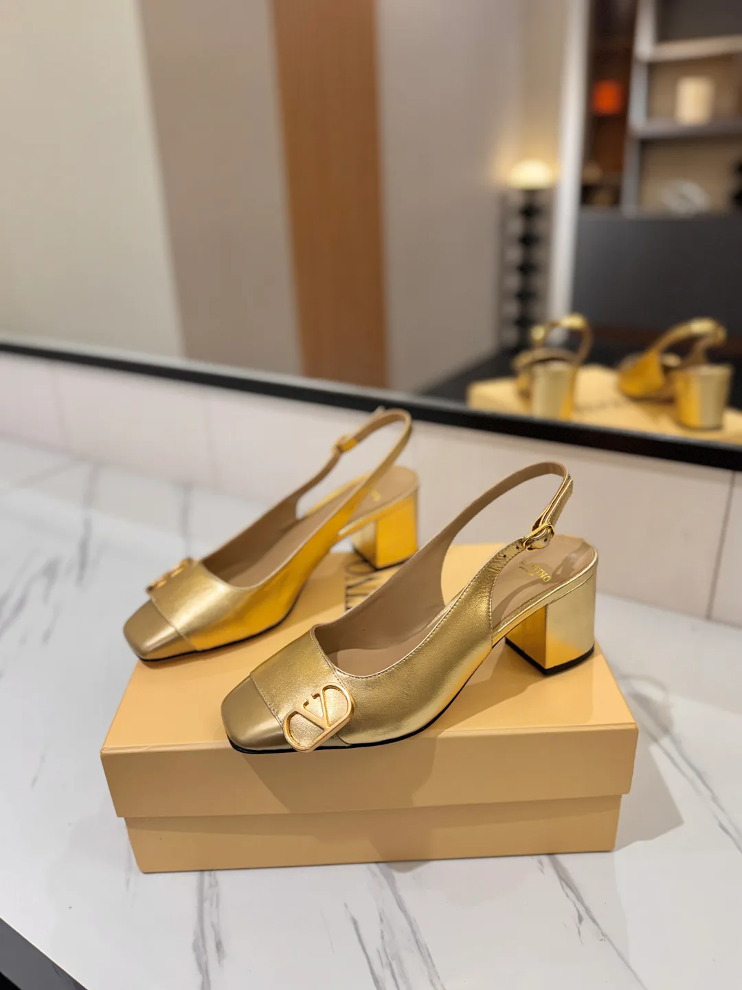 Women's Open-Toe Sandals VALENTINO 18134902