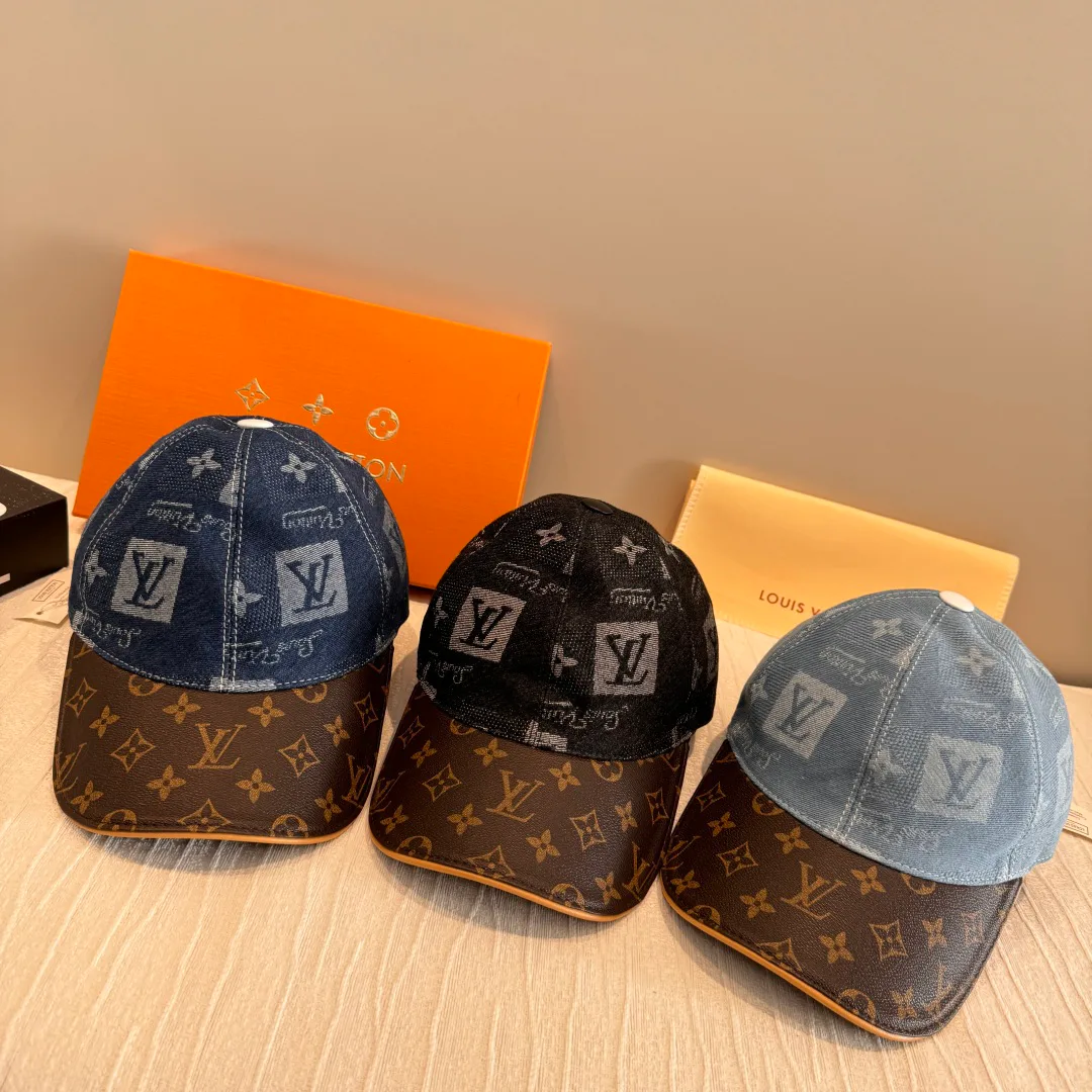 Hats LOUIS VUITTON 18105215