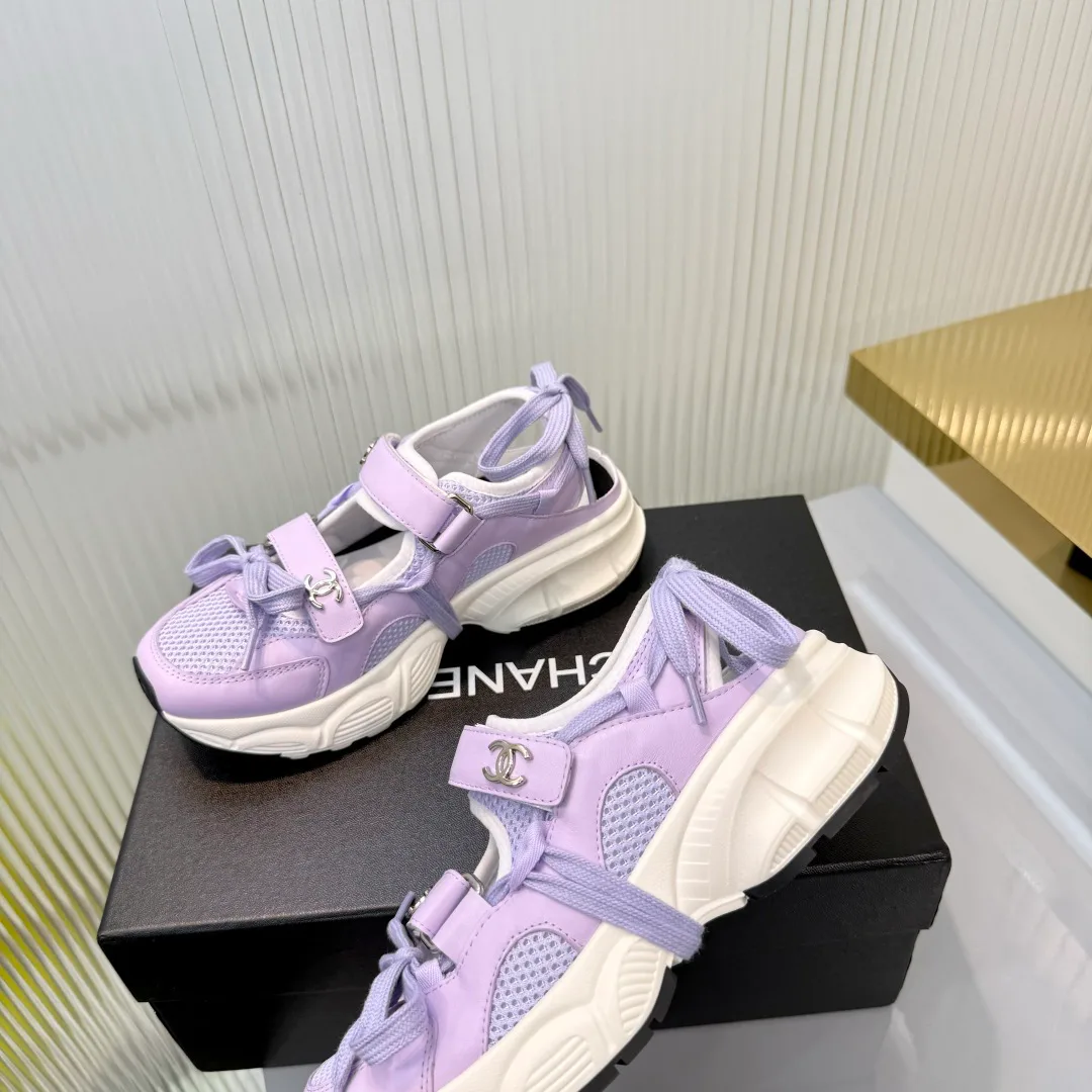 Women's Sneakers CHANEL 18366971