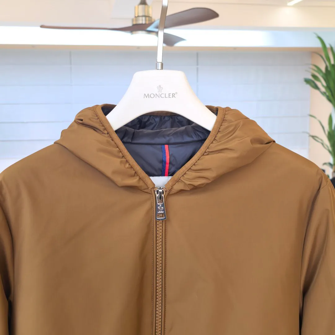 Women's Jackets And Down Jackets MONCLER 18130371
