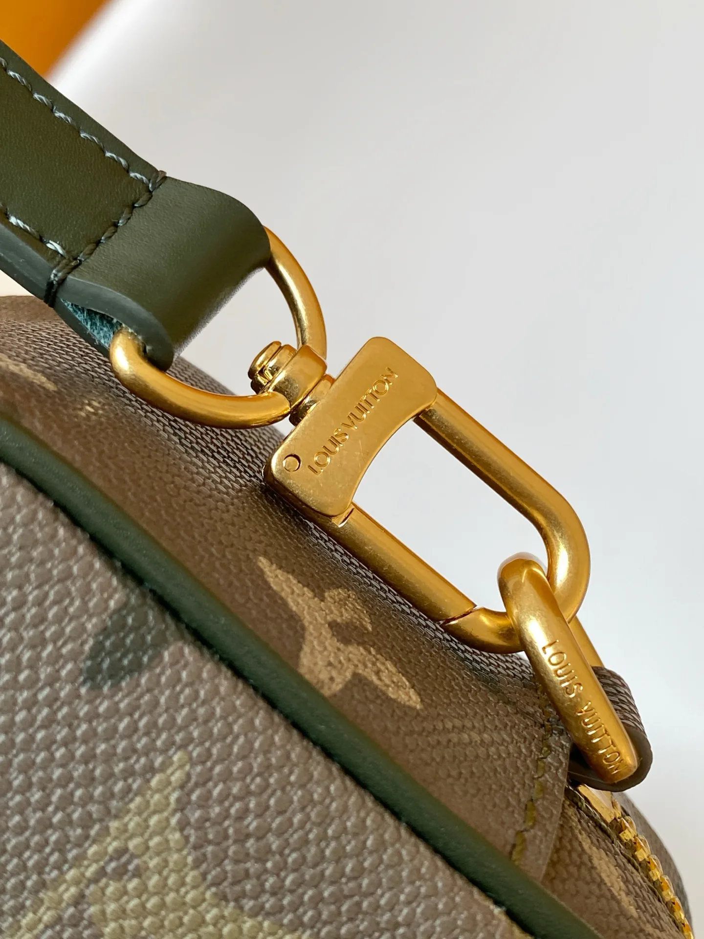 Women's Shoulder Bags LOUIS VUITTON 17949178
