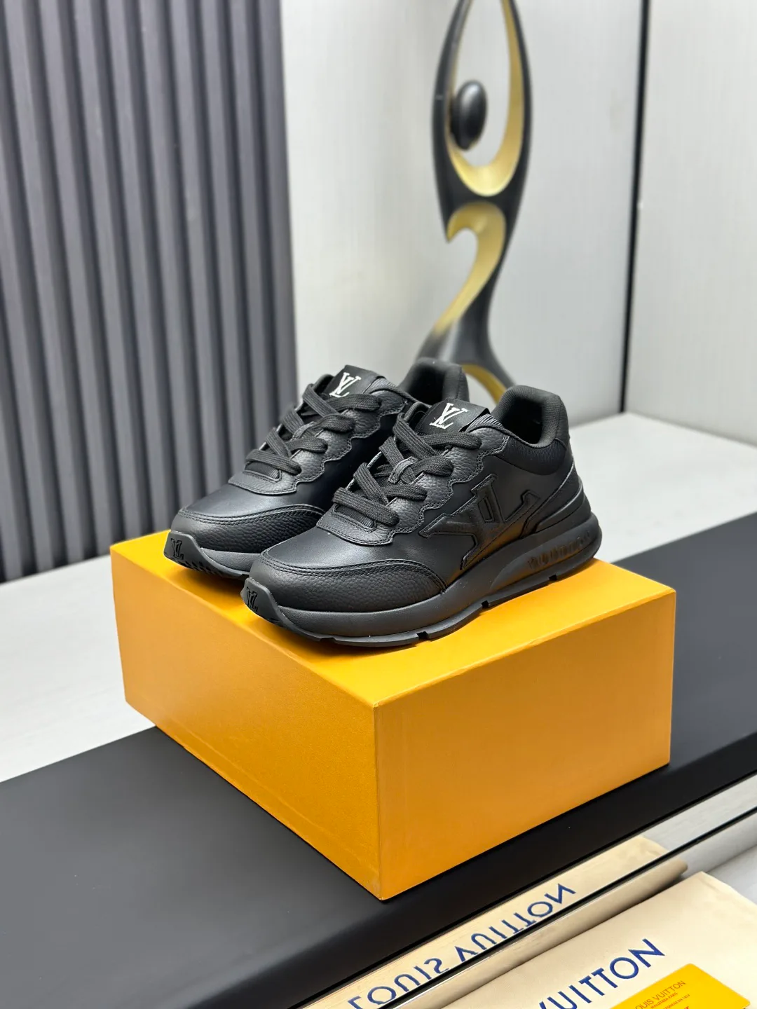 Women's Sneakers LOUIS VUITTON 18212264