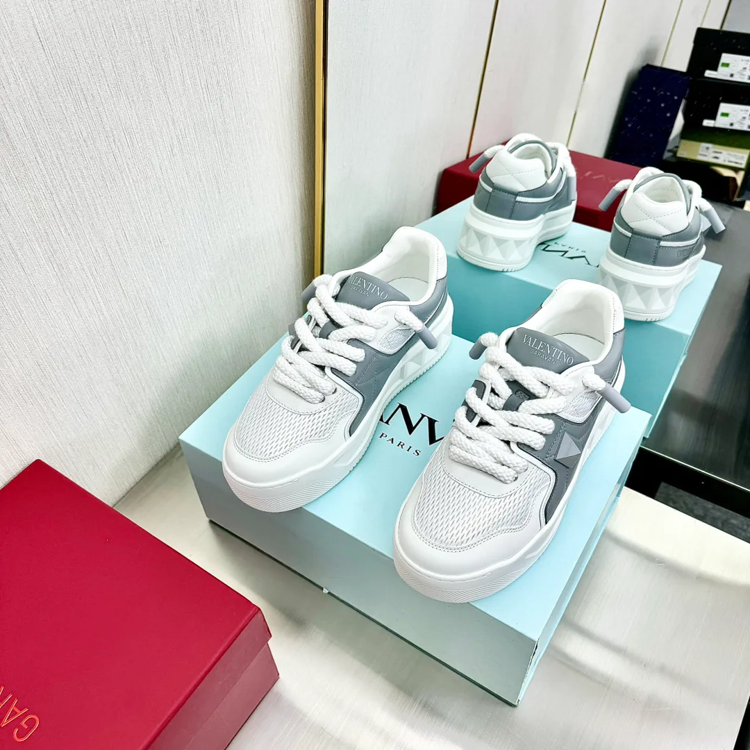 Women's Sneakers VALENTINO 17904340