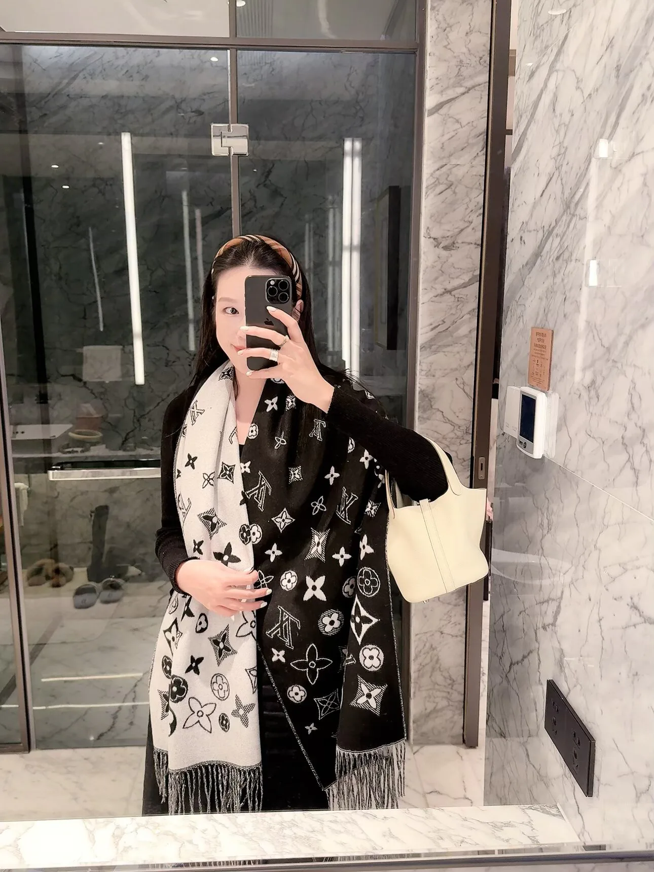 Scarves LOUIS VUITTON 18377551