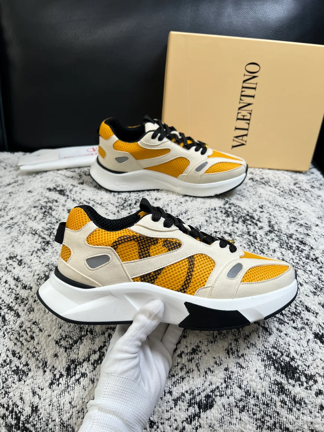 Men's Sneakers VALENTINO 17429903