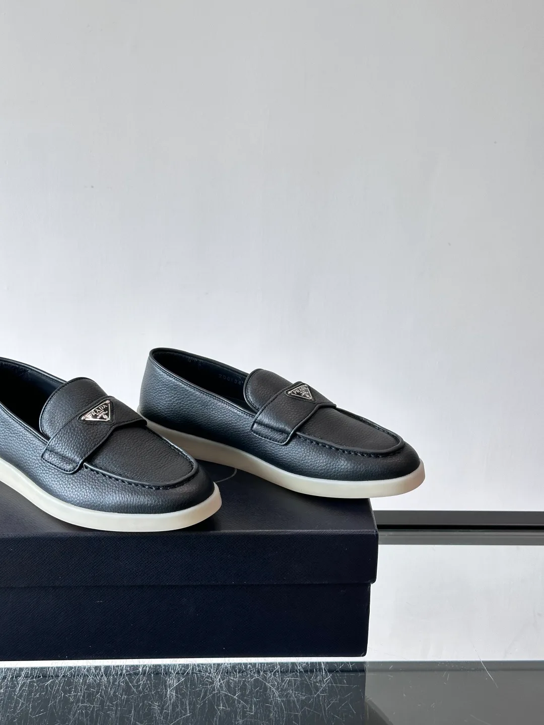 Men's Loafers And Dress Shoes PRADA 18102307