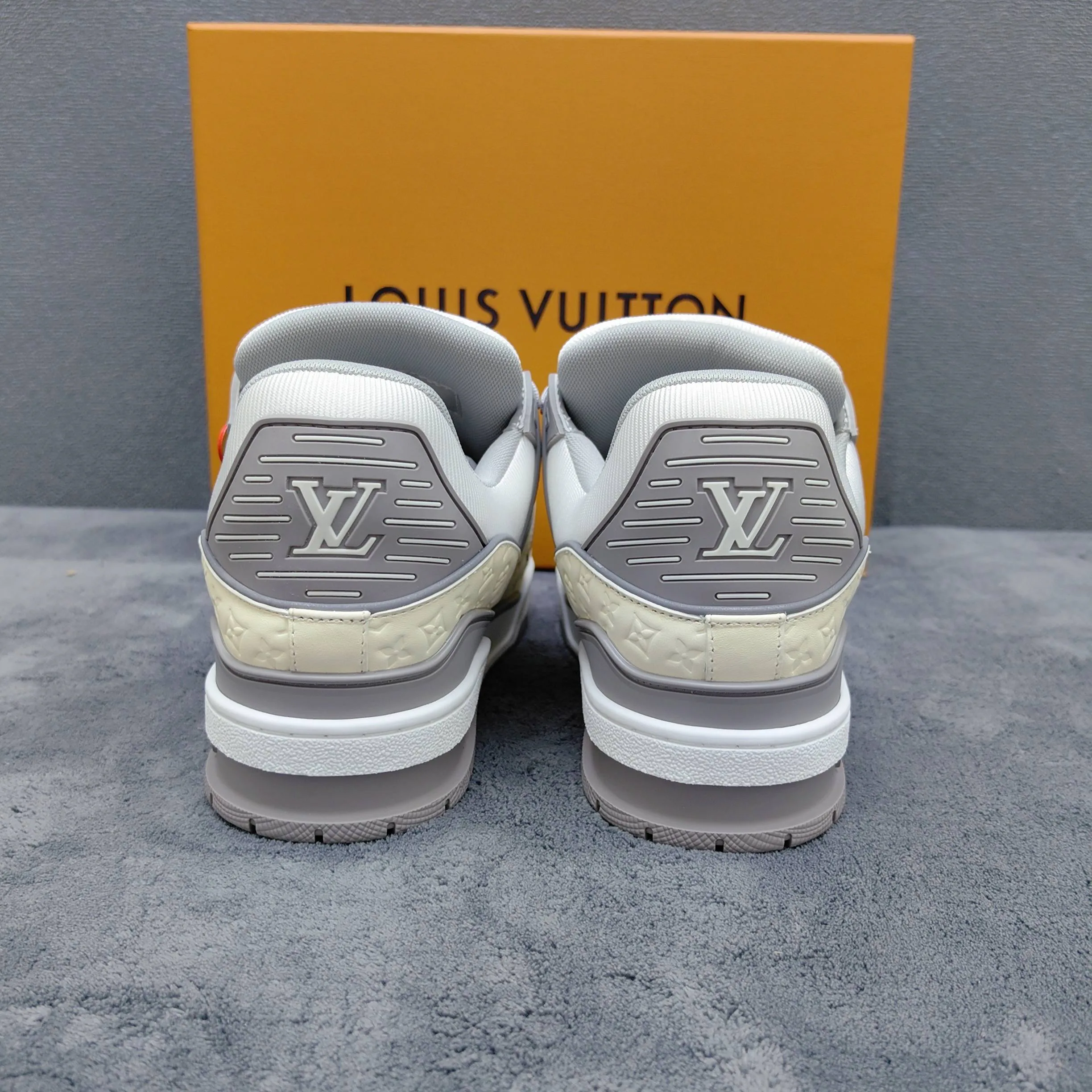 Women's Sneakers LOUIS VUITTON 17957148