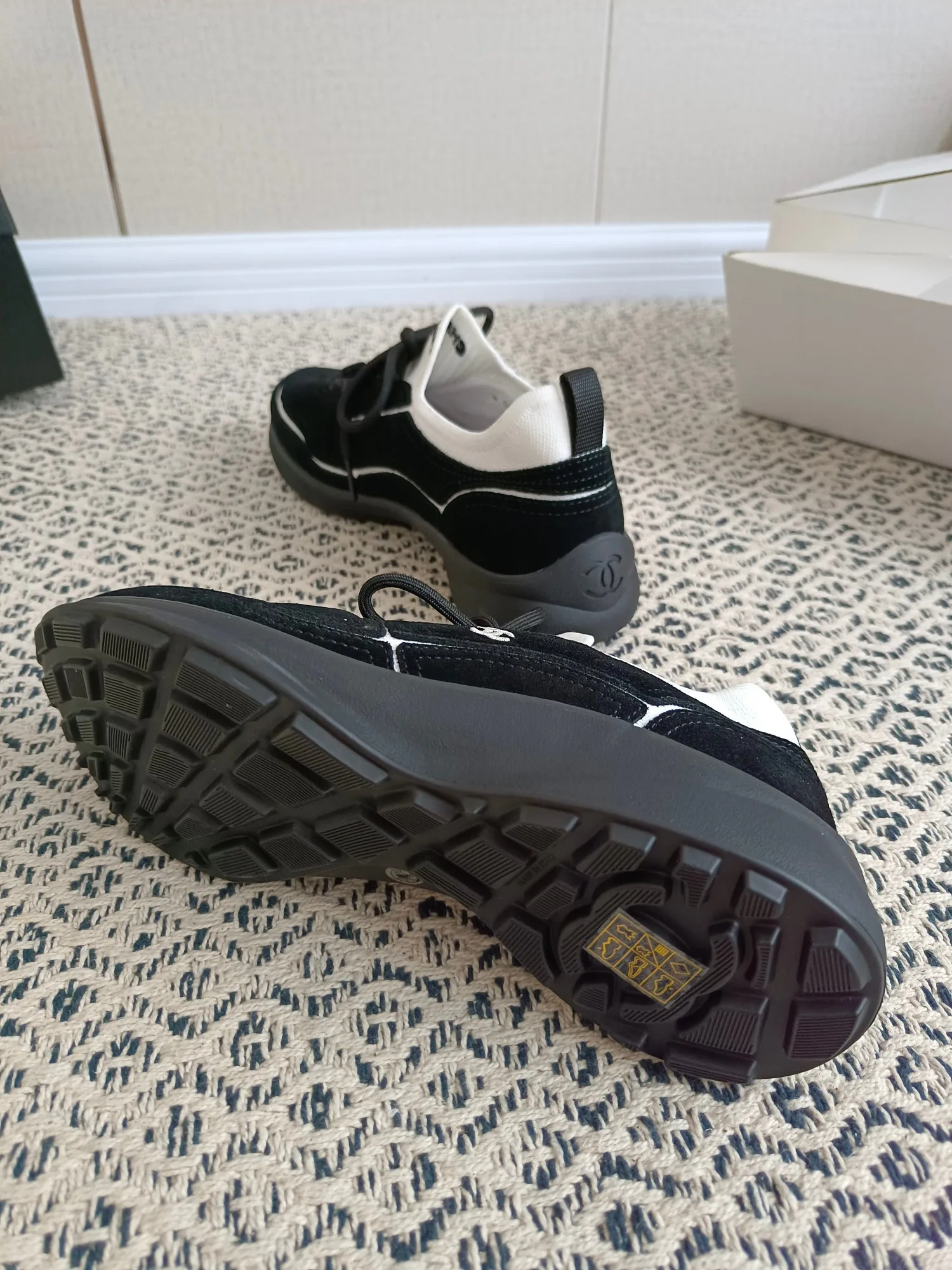 Women's Sneakers CHANEL 18475419