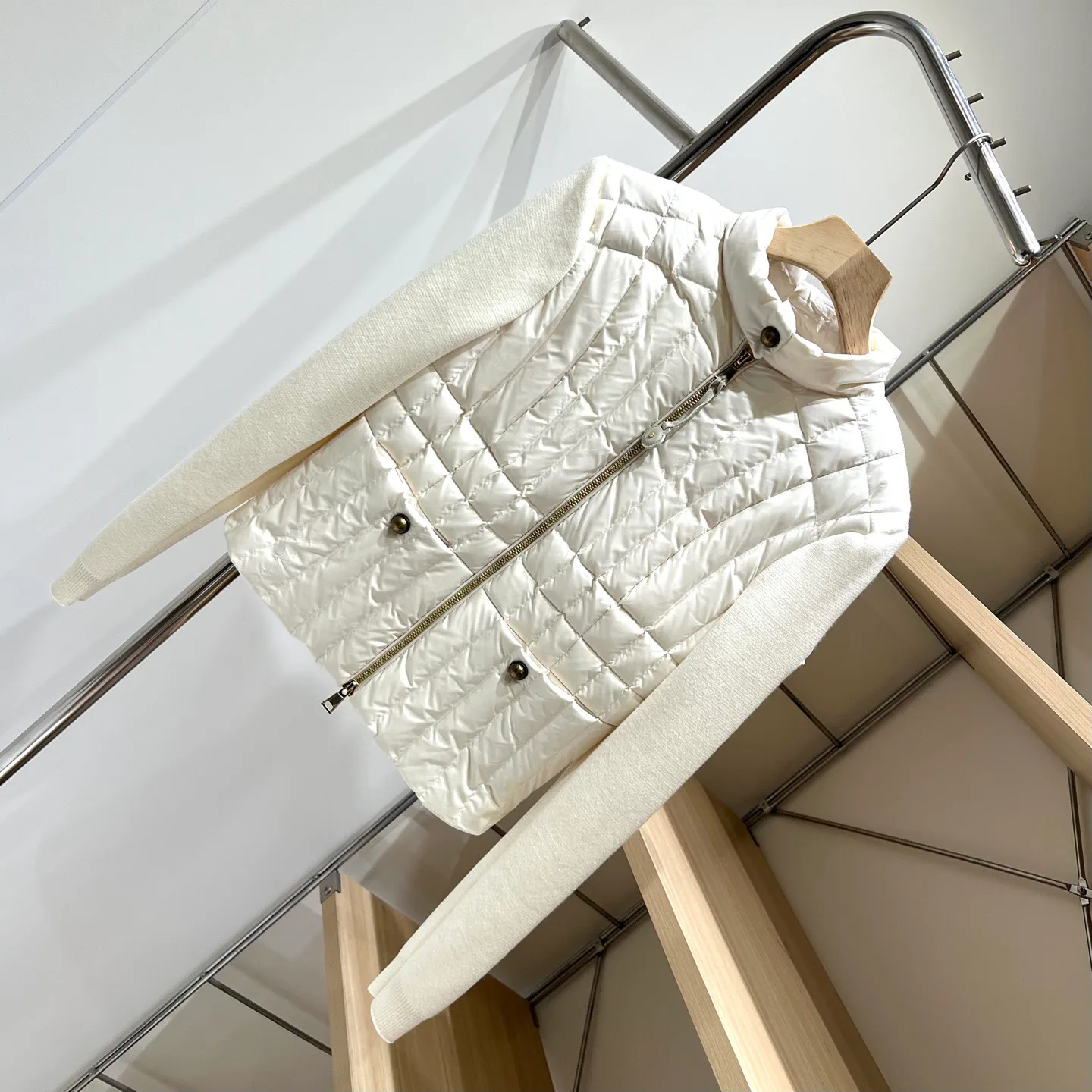 Women's Jackets And Down Jackets MONCLER 18106076