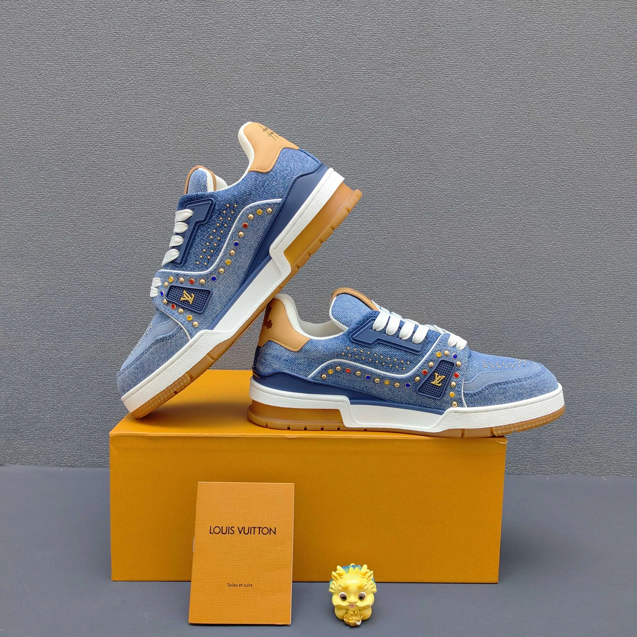 Women's Sneakers LOUIS VUITTON 17725105