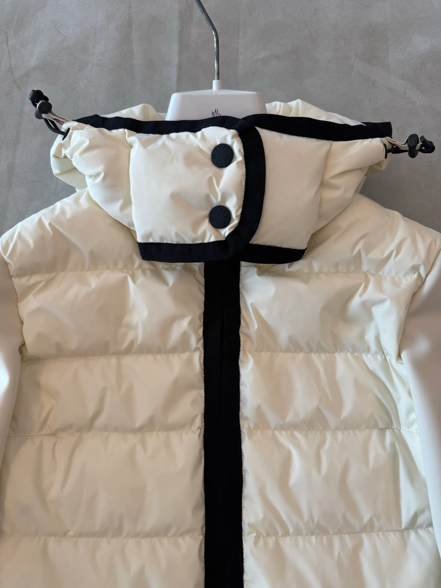 Women's Jackets And Down Jackets MONCLER 18491937