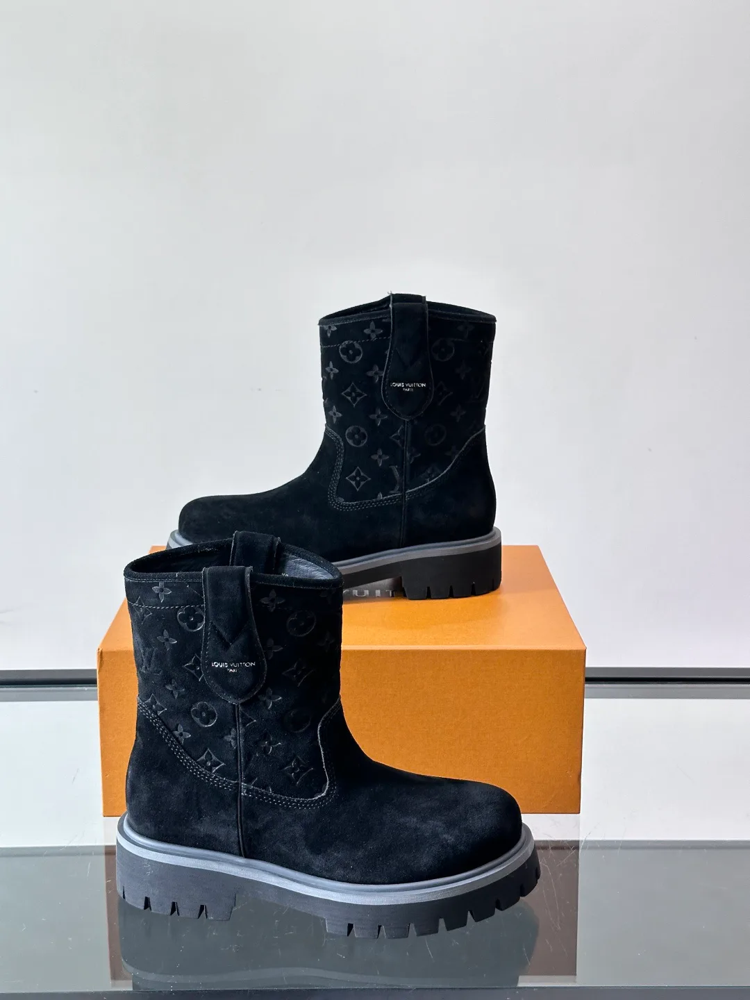 Men's Ankle Boots LOUIS VUITTON 18102793