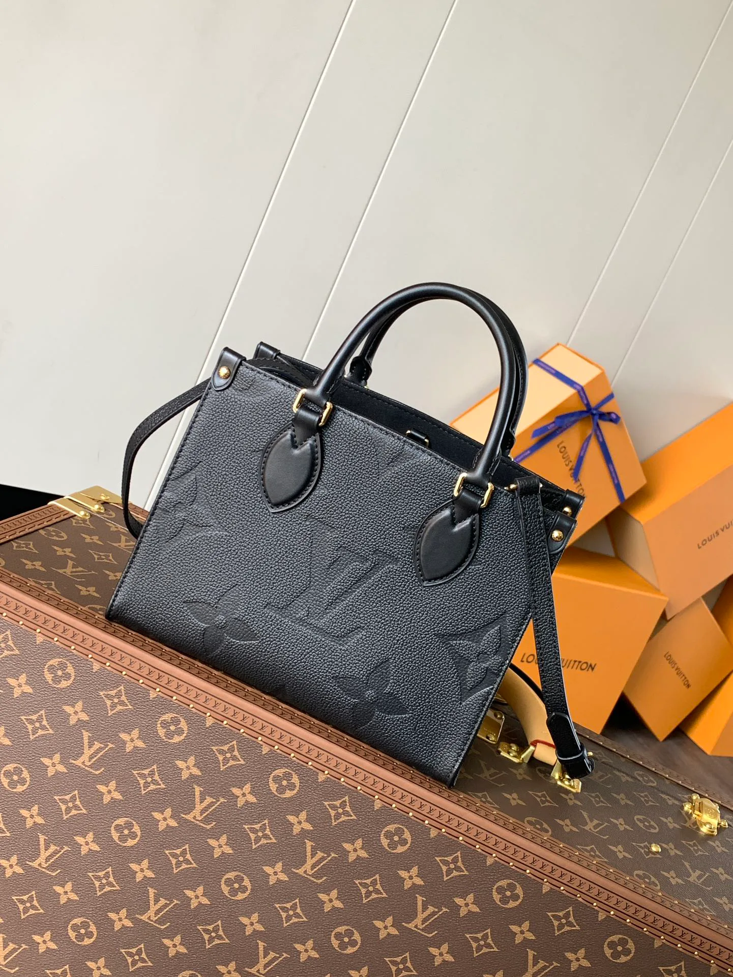 Women's Classic Handbags LOUIS VUITTON 18148122