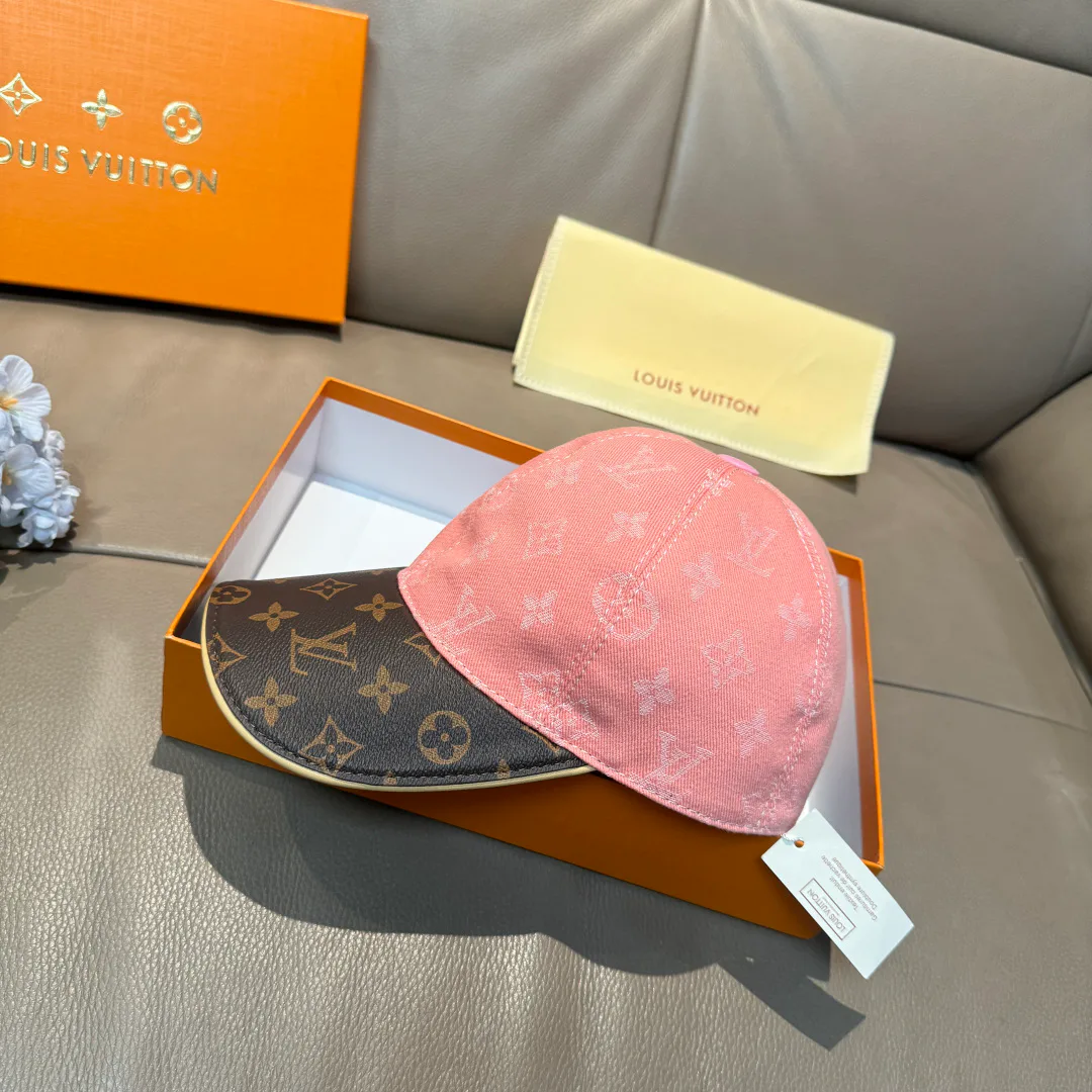 Hats LOUIS VUITTON 18347055
