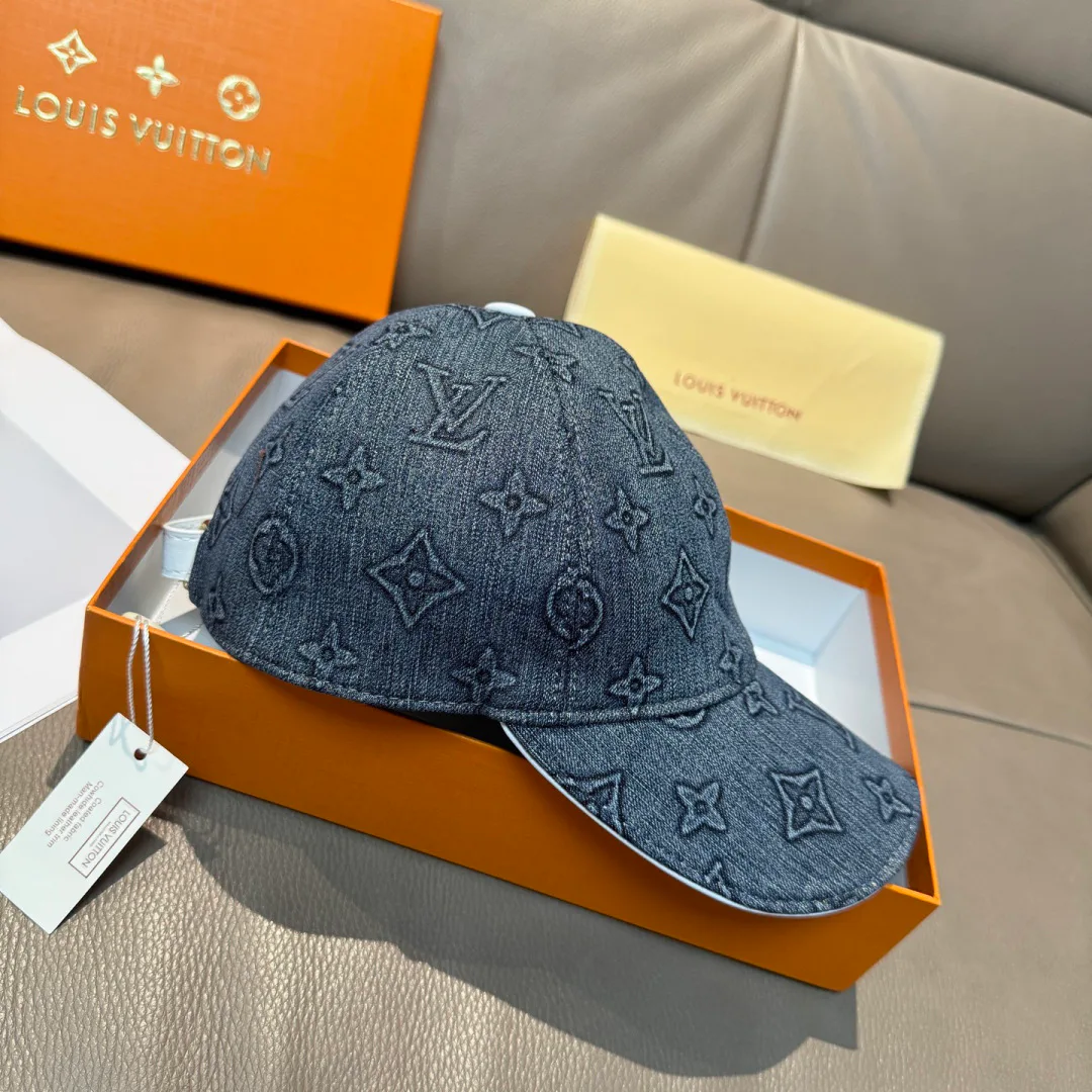 Hats LOUIS VUITTON 17604822