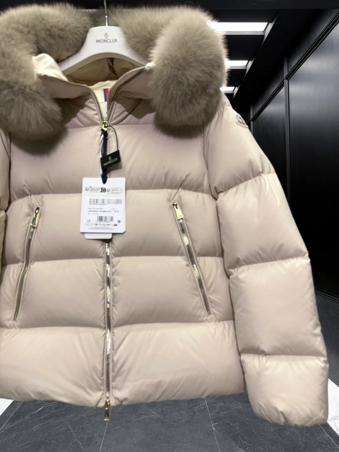 Women's Jackets And Down Jackets MONCLER 17964585