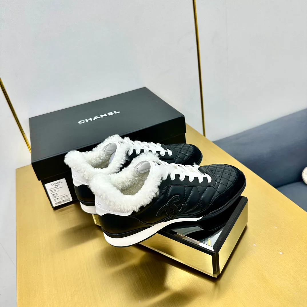 Women's Sneakers CHANEL 17949091