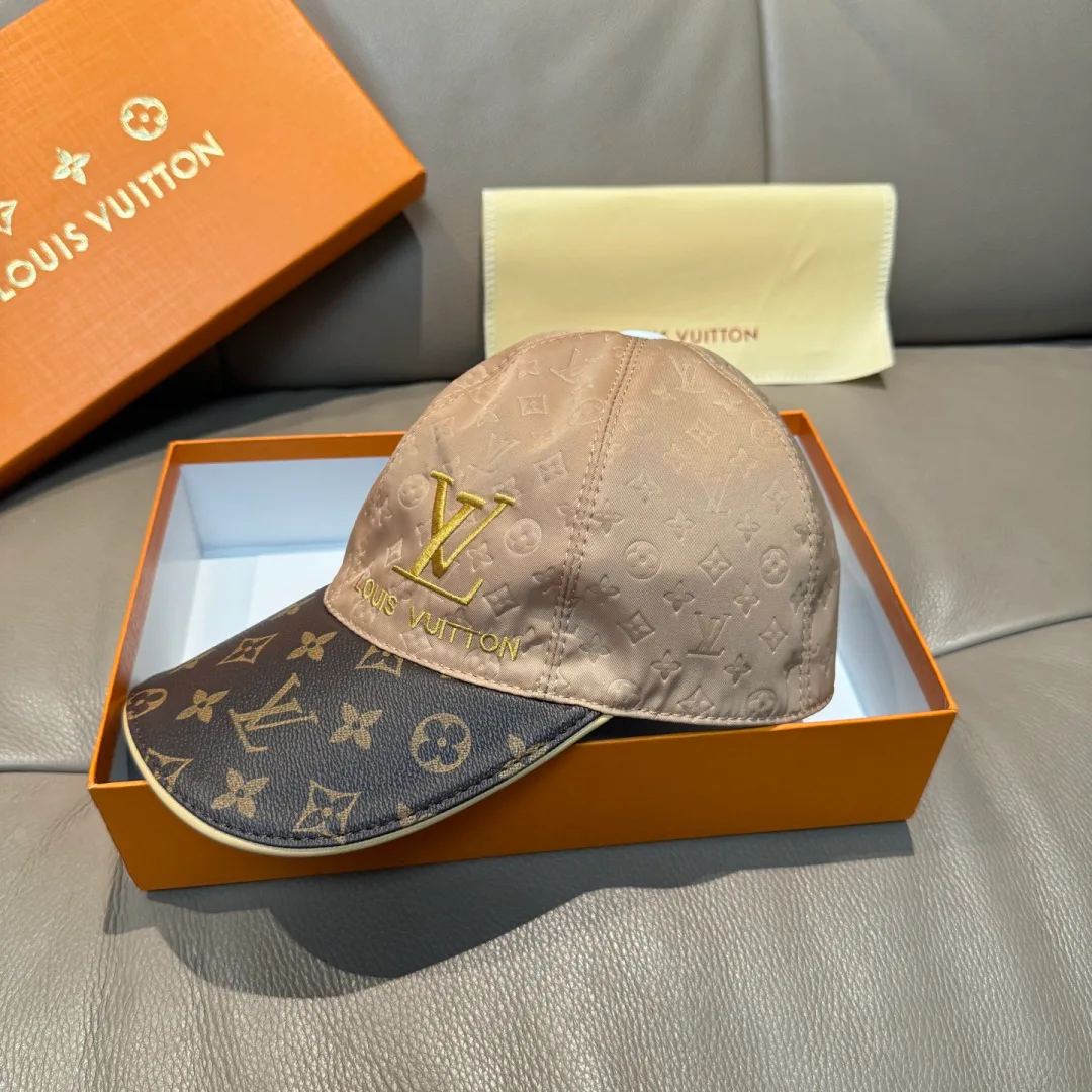 Hats LOUIS VUITTON 18347060
