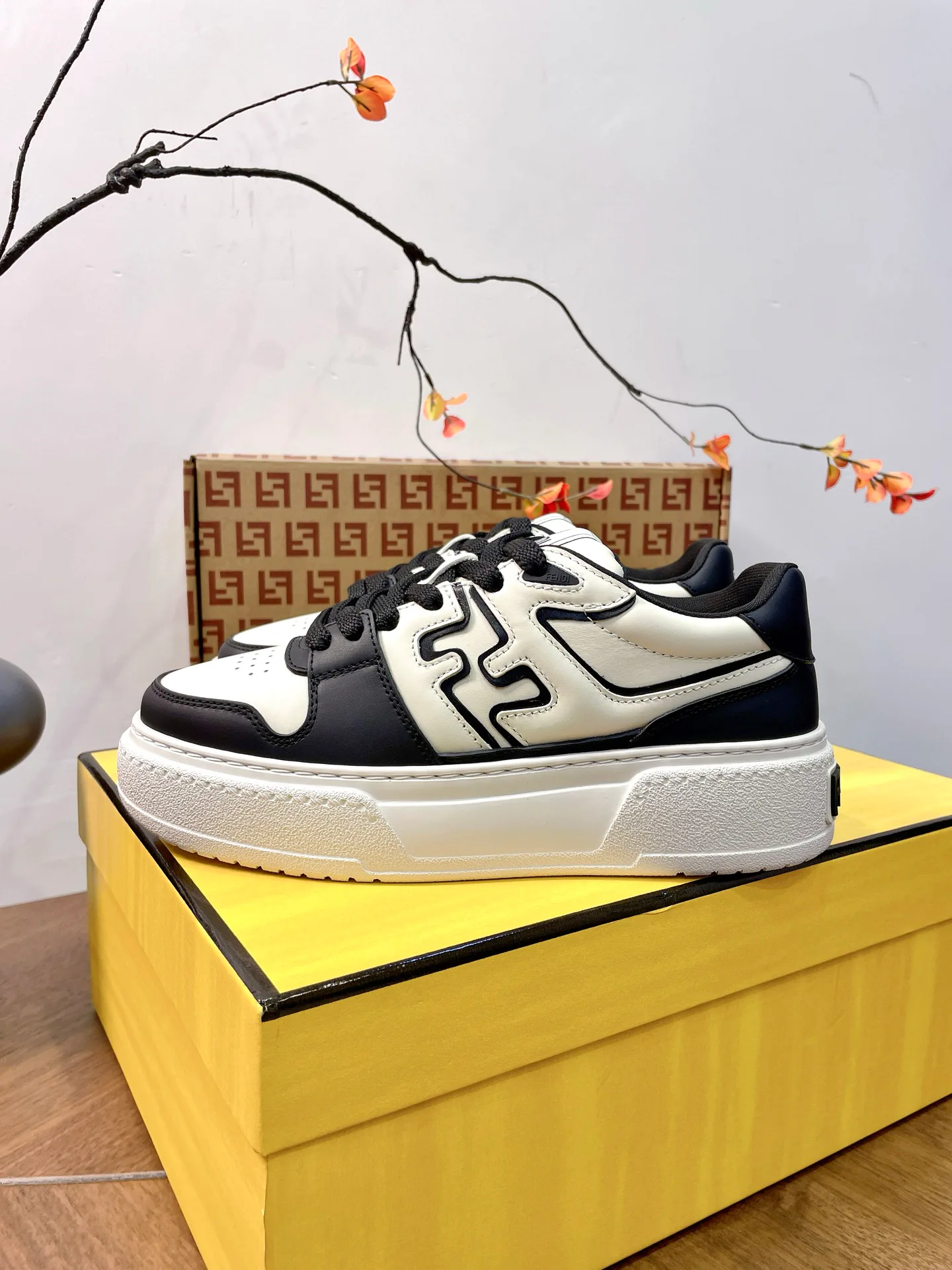 Women's Sneakers FENDI 17957335