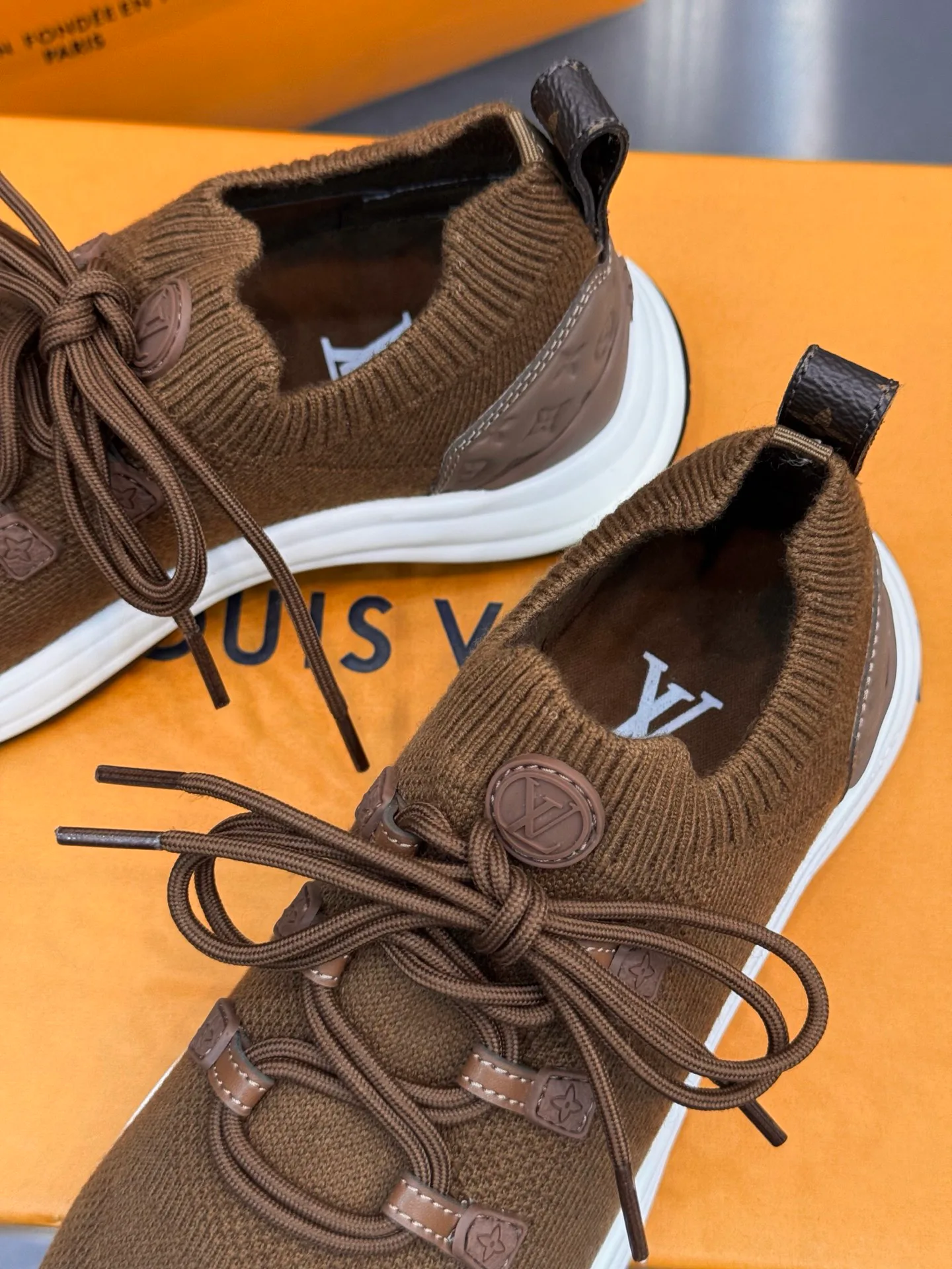 Women's Sneakers LOUIS VUITTON 18202470