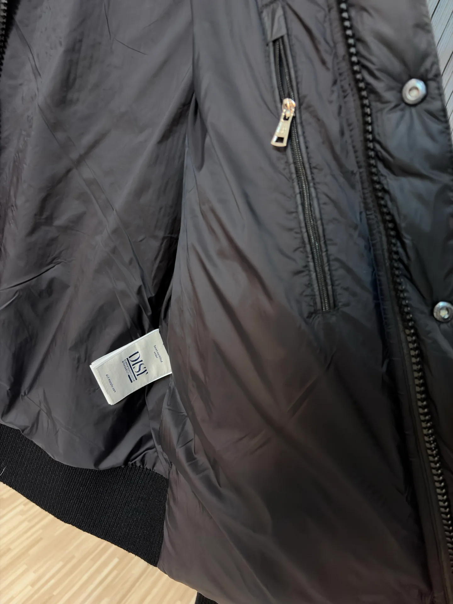 Women's Jackets And Down Jackets MONCLER 18391735