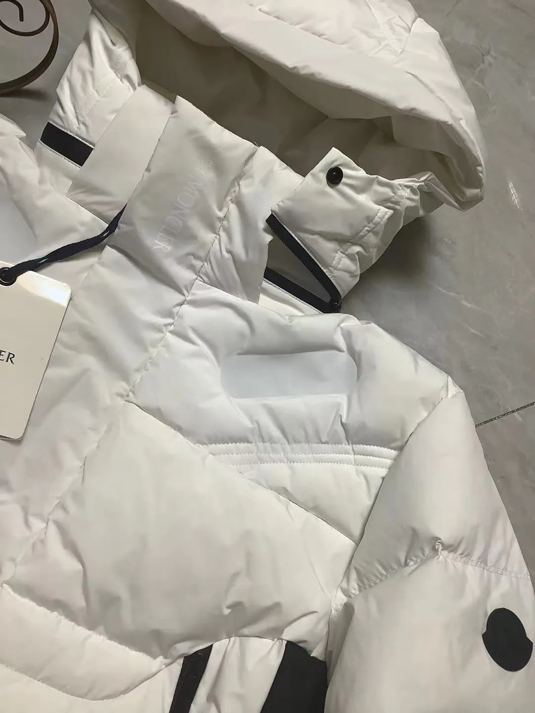 Women's Jackets And Down Jackets MONCLER 18111470