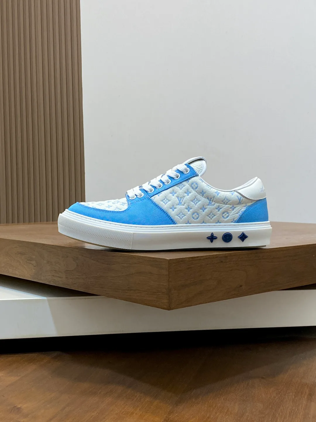 Men's Sneakers LOUIS VUITTON 18078963
