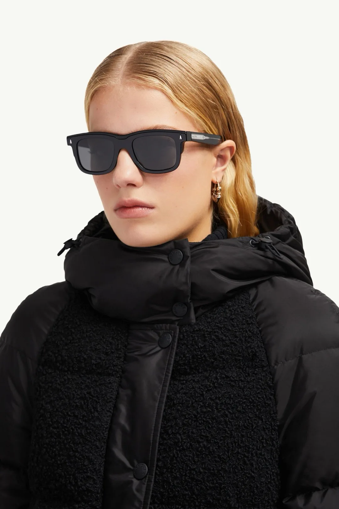 Women's Jackets And Down Jackets MONCLER 17253137