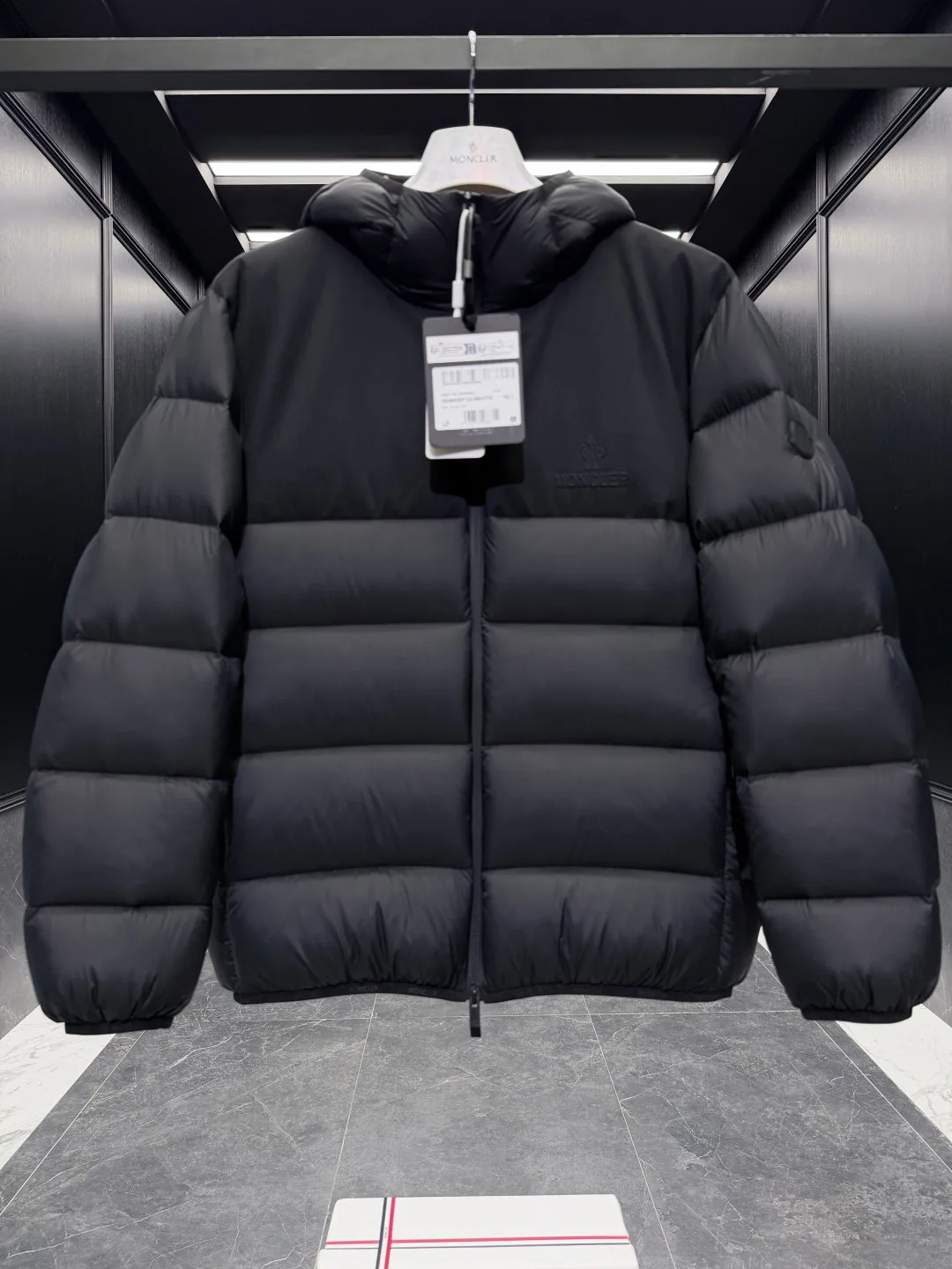 Men's Jackets And Down Jackets MONCLER 18007697
