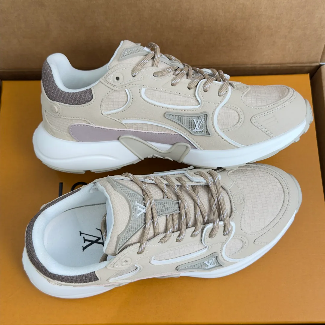 Women's Sneakers LOUIS VUITTON 18463937
