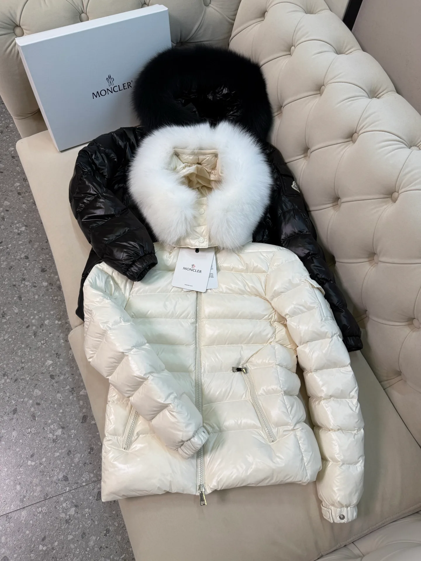 Women's Jackets And Down Jackets MONCLER 17899287