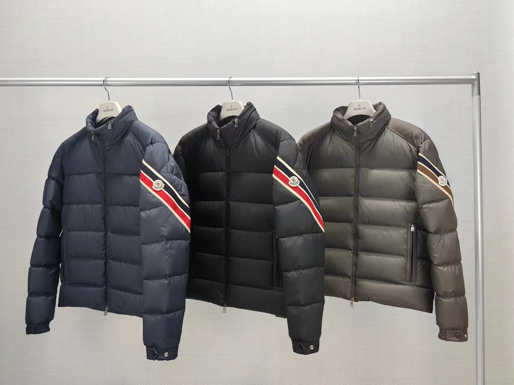 Women's Jackets And Down Jackets MONCLER 17901134